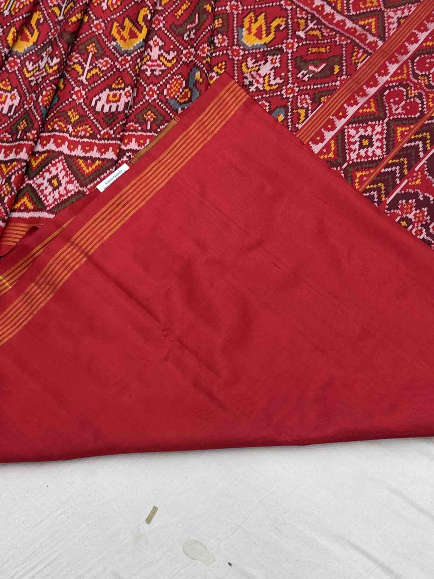 Red Narikunjar single Ikat Patola