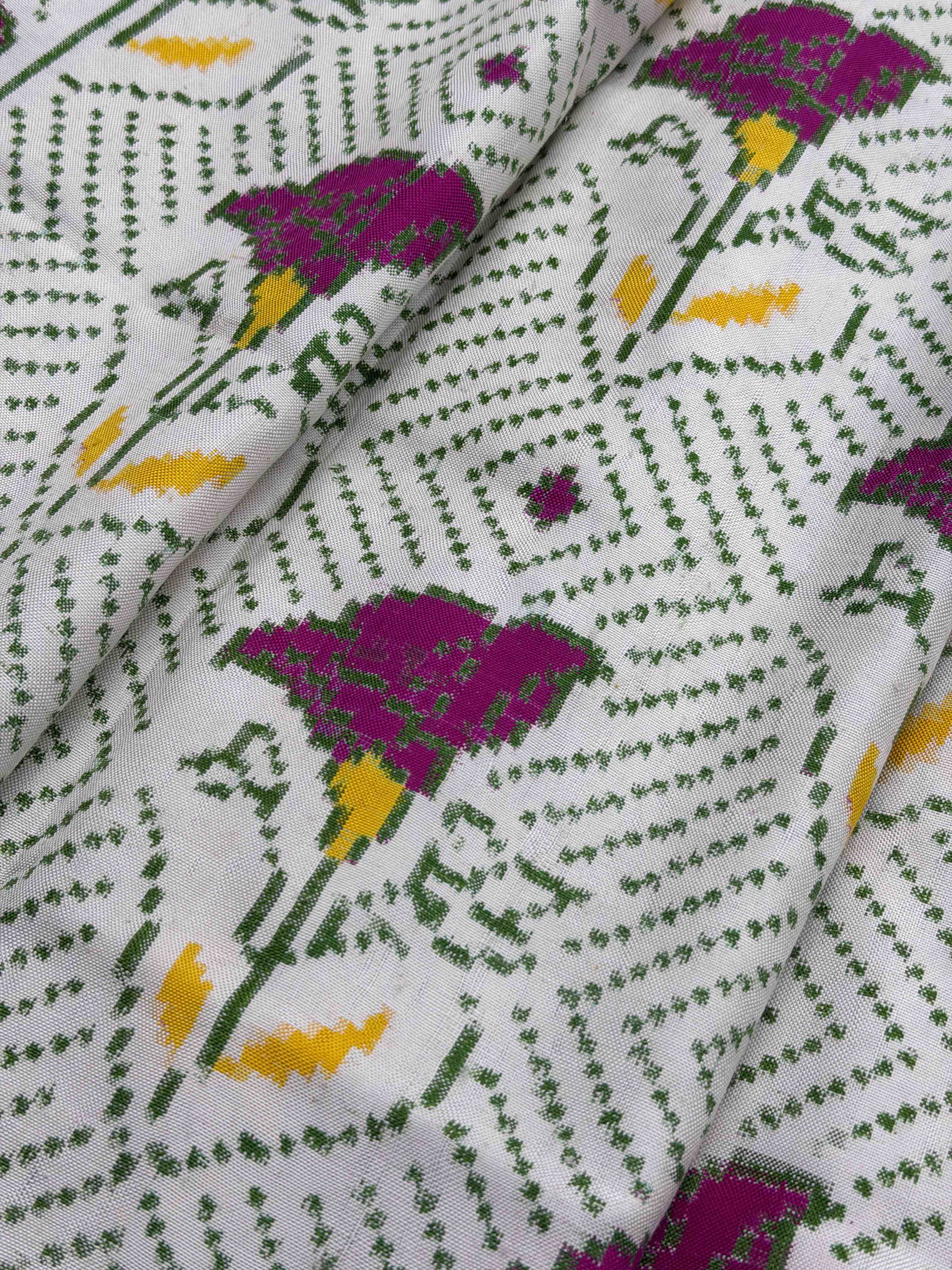 Offwhite with greenish tint floral Patan Patola