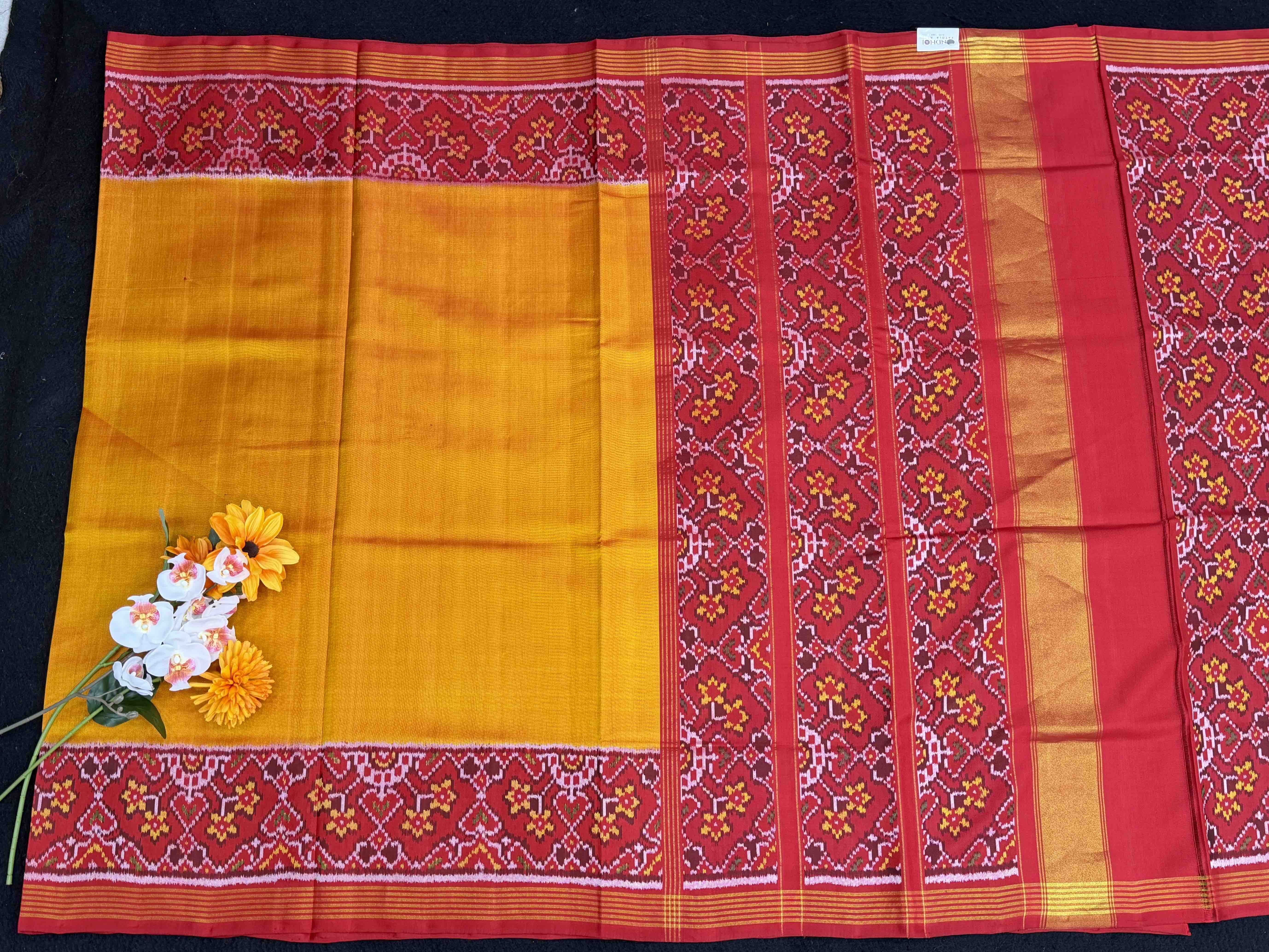 Red & Musterd plan Gala border Patola Saree