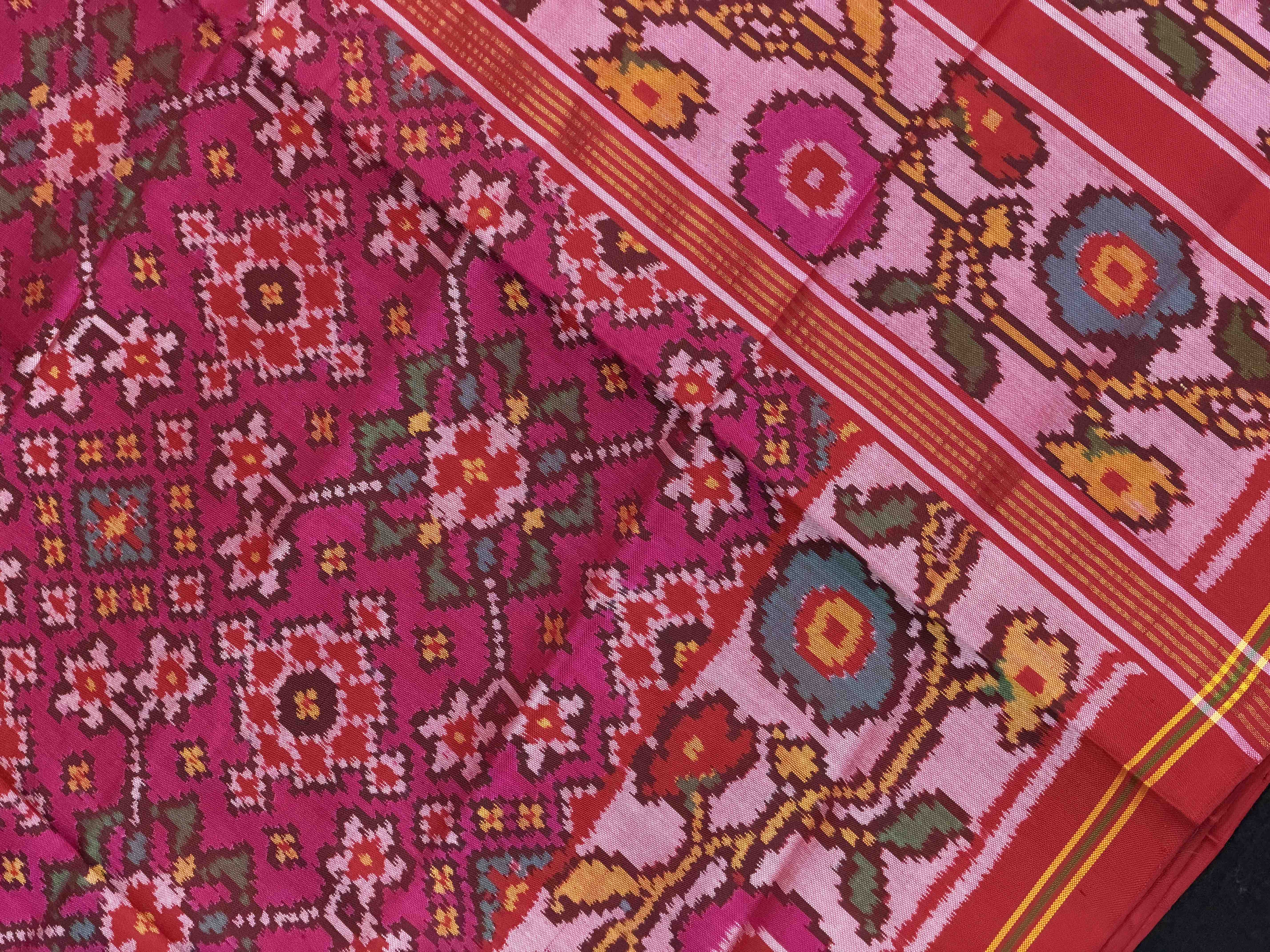 Offwhite flowers border with pink navratan Patola Saree