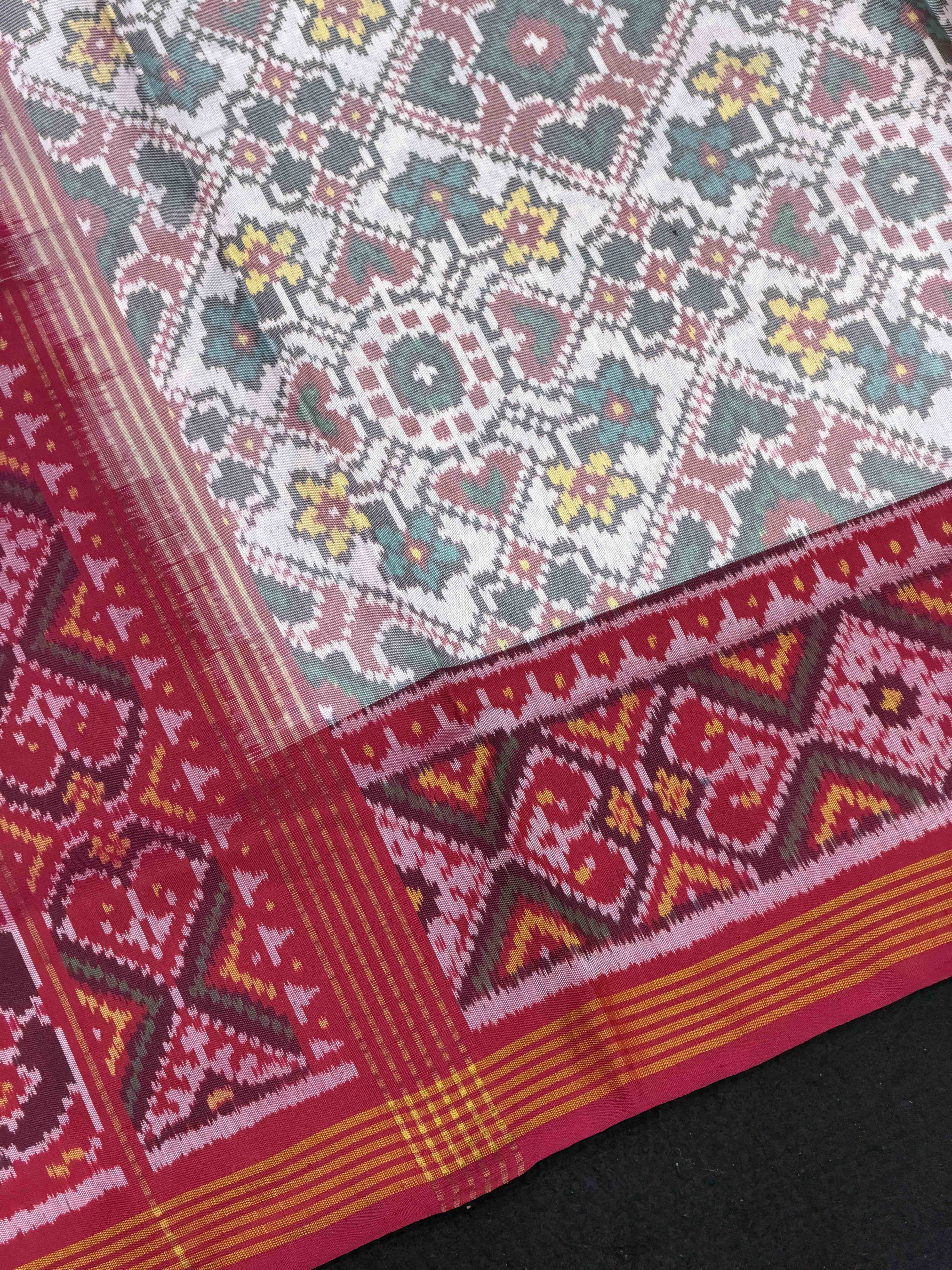 Pink & white navaratan Manekchawk Patola Saree