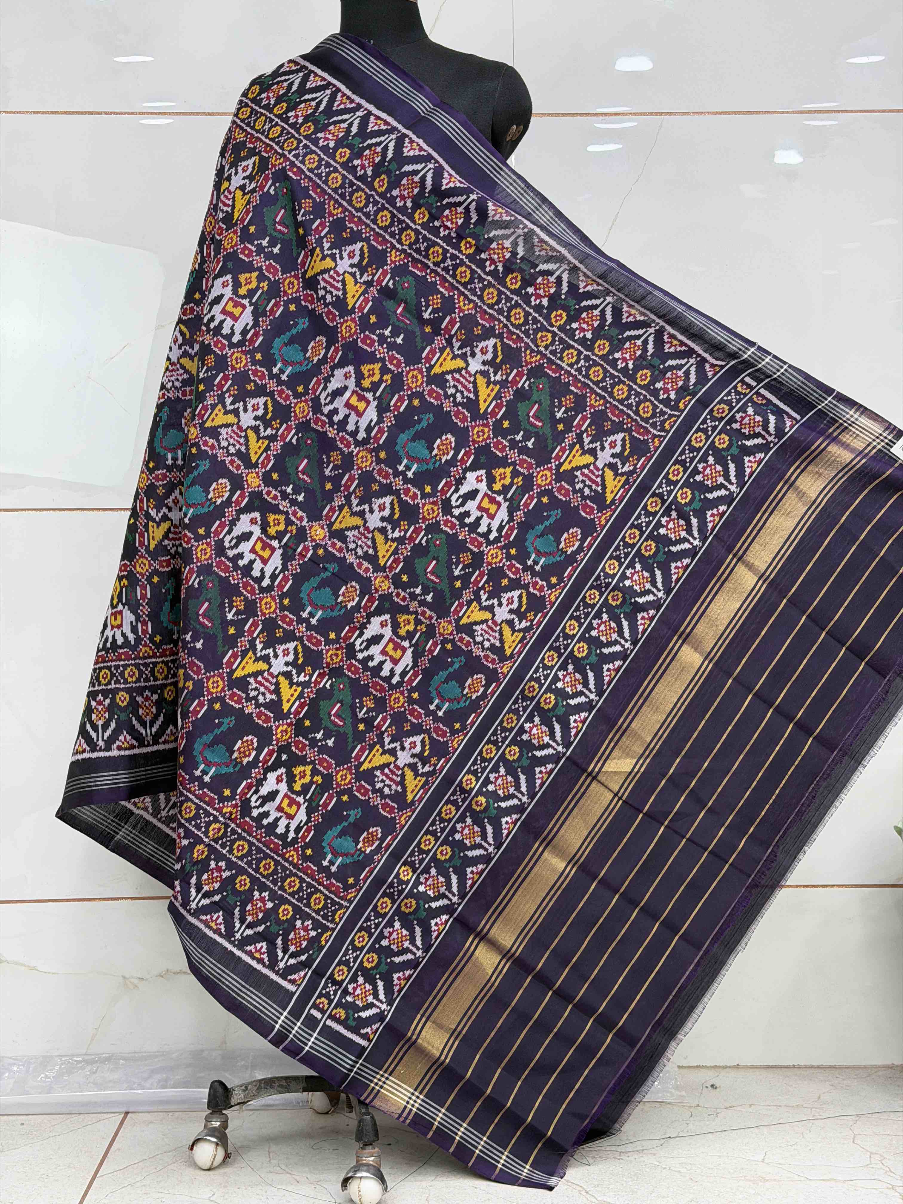 Deep Puprle Sankali narikunj Single Ikat Dupatta