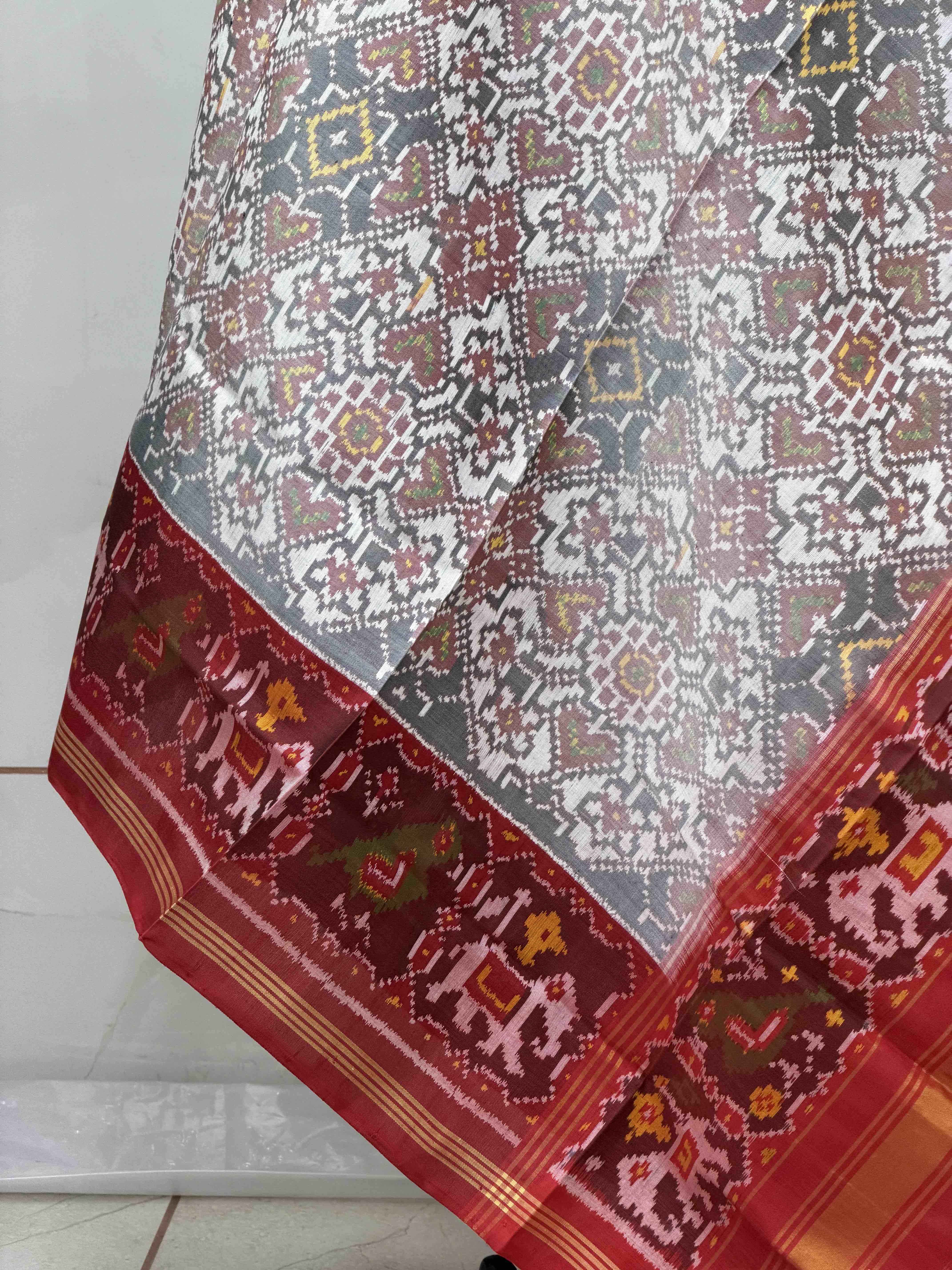 Red & white Manekchawk single ikat dupatta