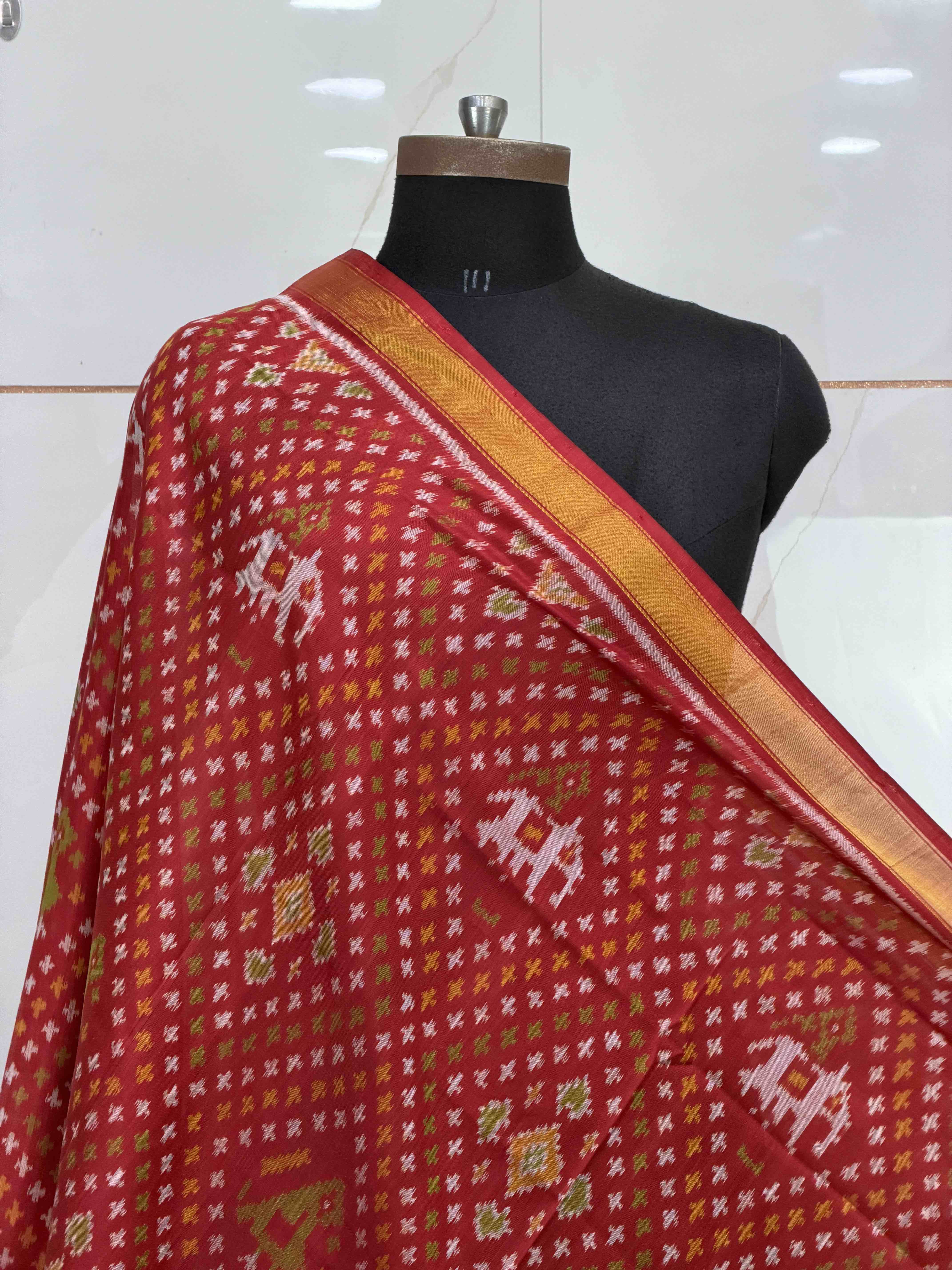Small dupatta in Red Bandhani Pattern weave