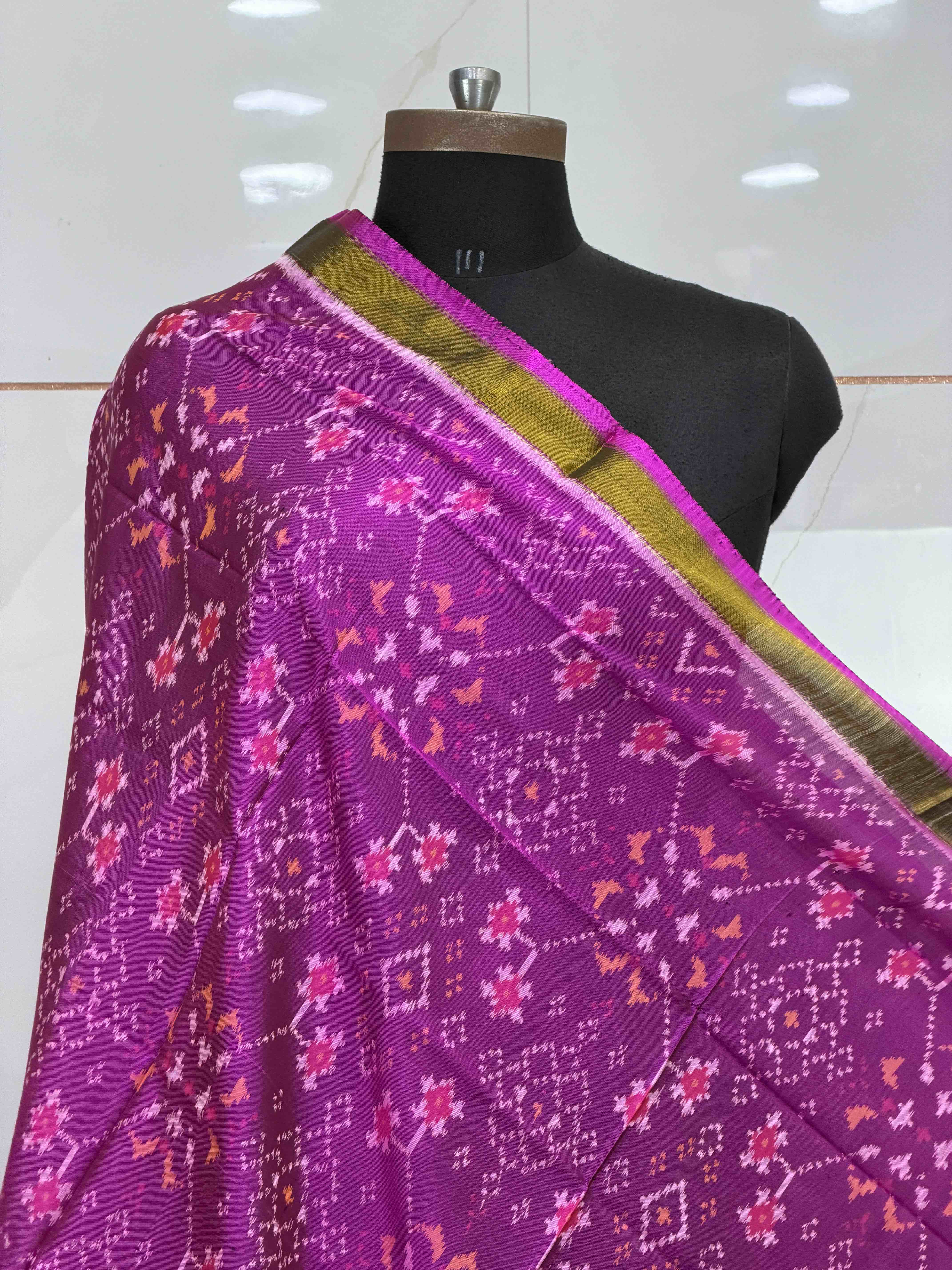 Small Dupatta magenta pink Navaratan Patola weave