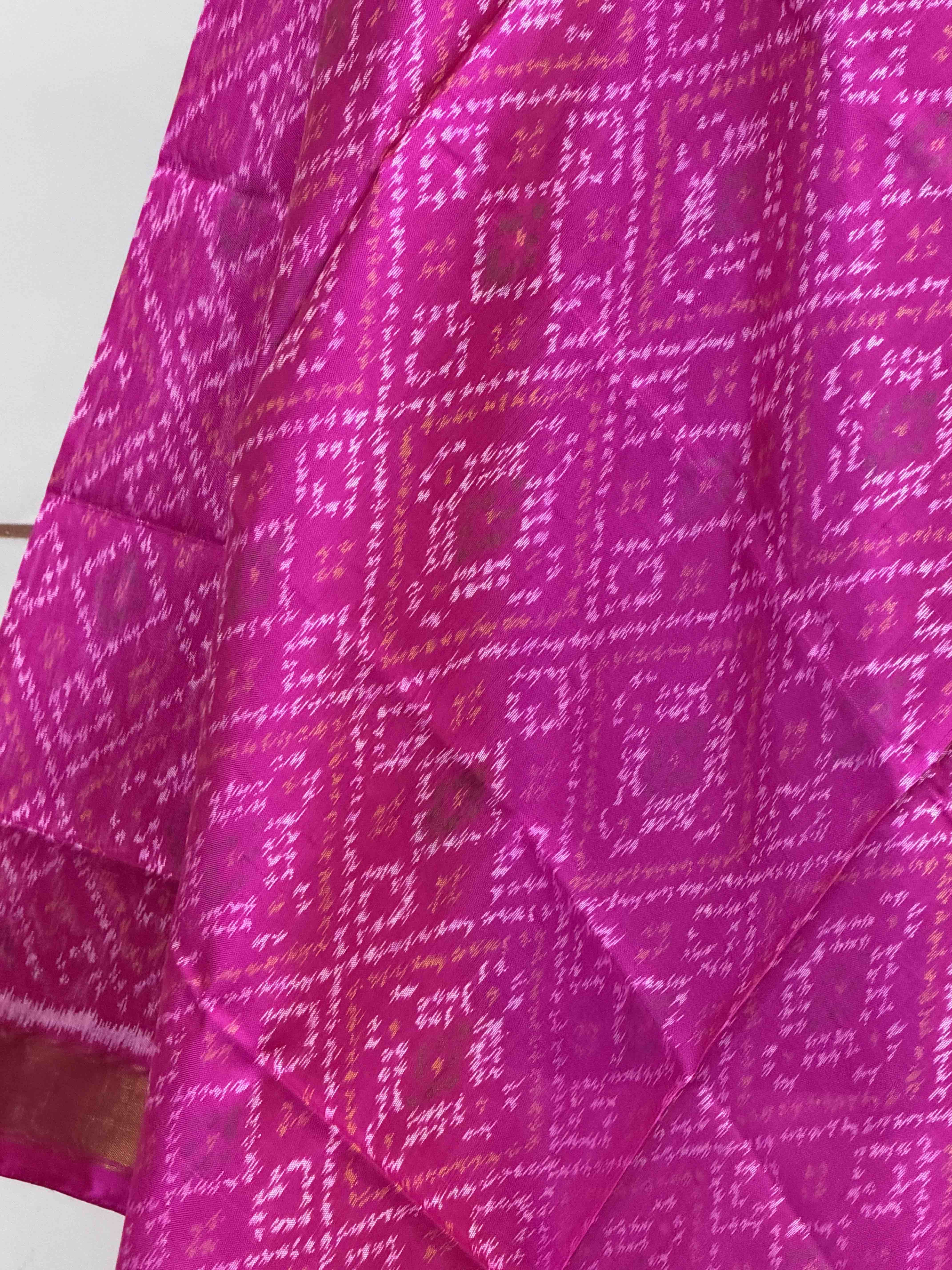Small dupatta in bandhani design single ikat weave
