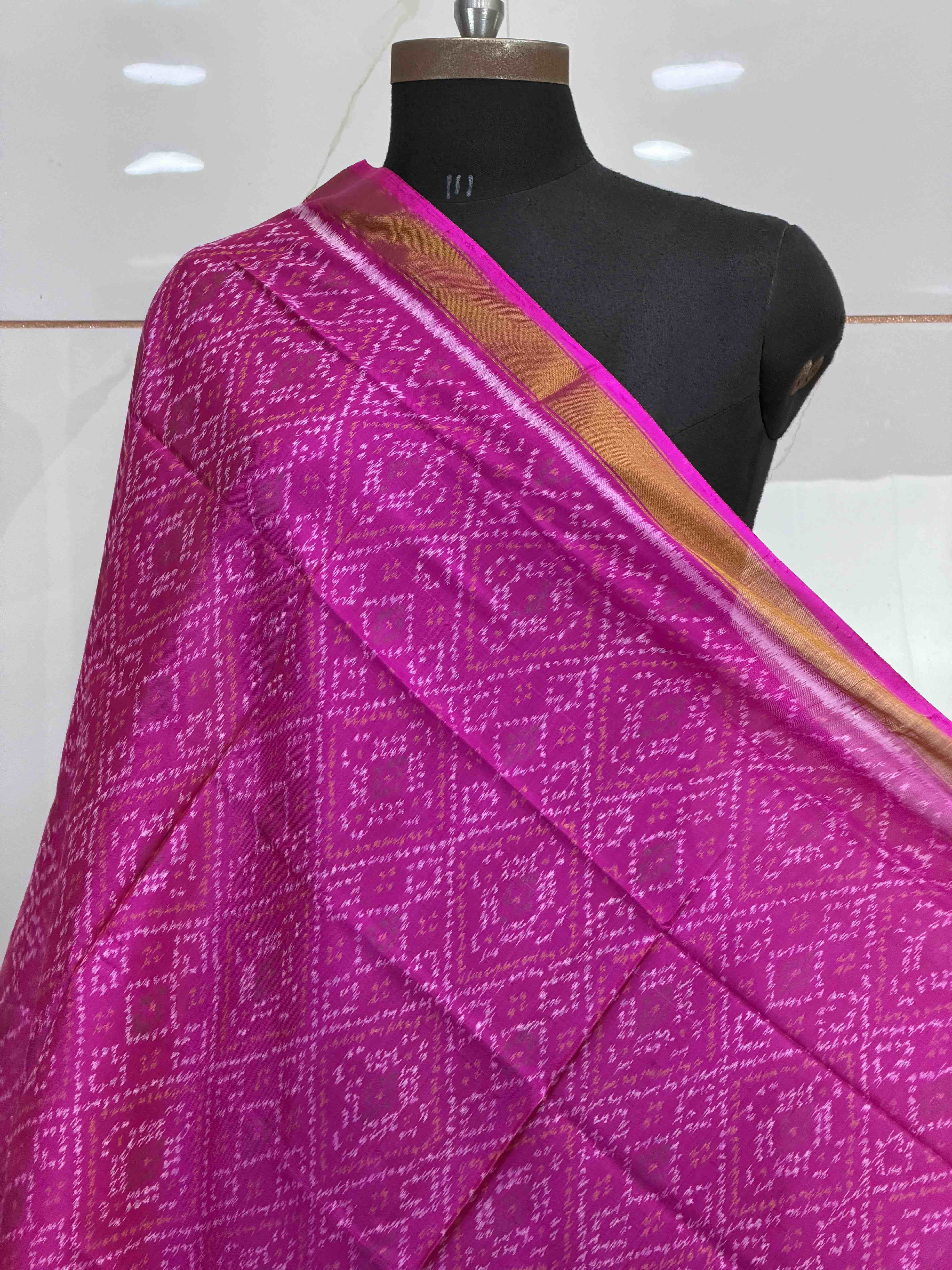 Small dupatta in bandhani design single ikat weave