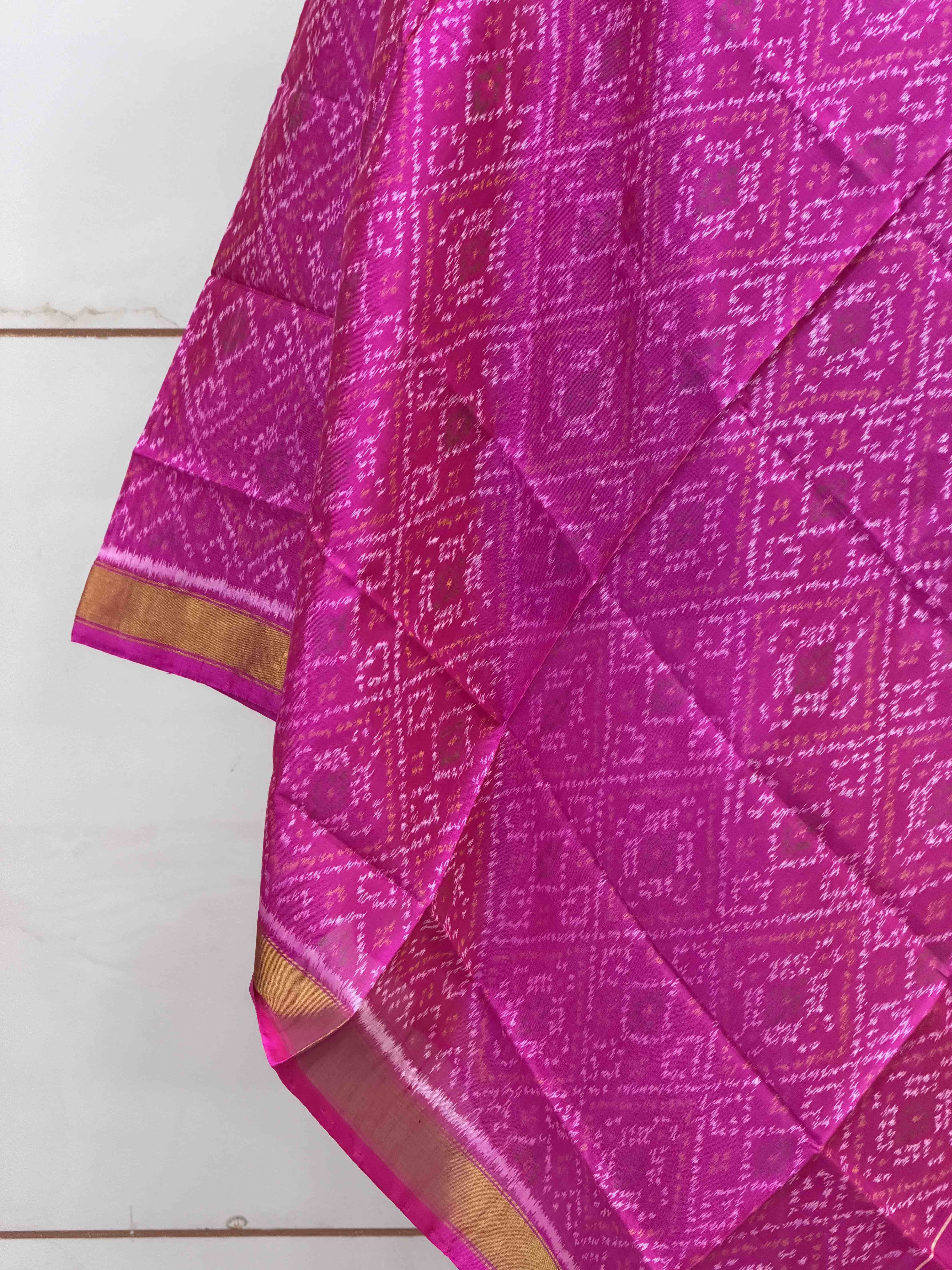 Small dupatta in bandhani design single ikat weave