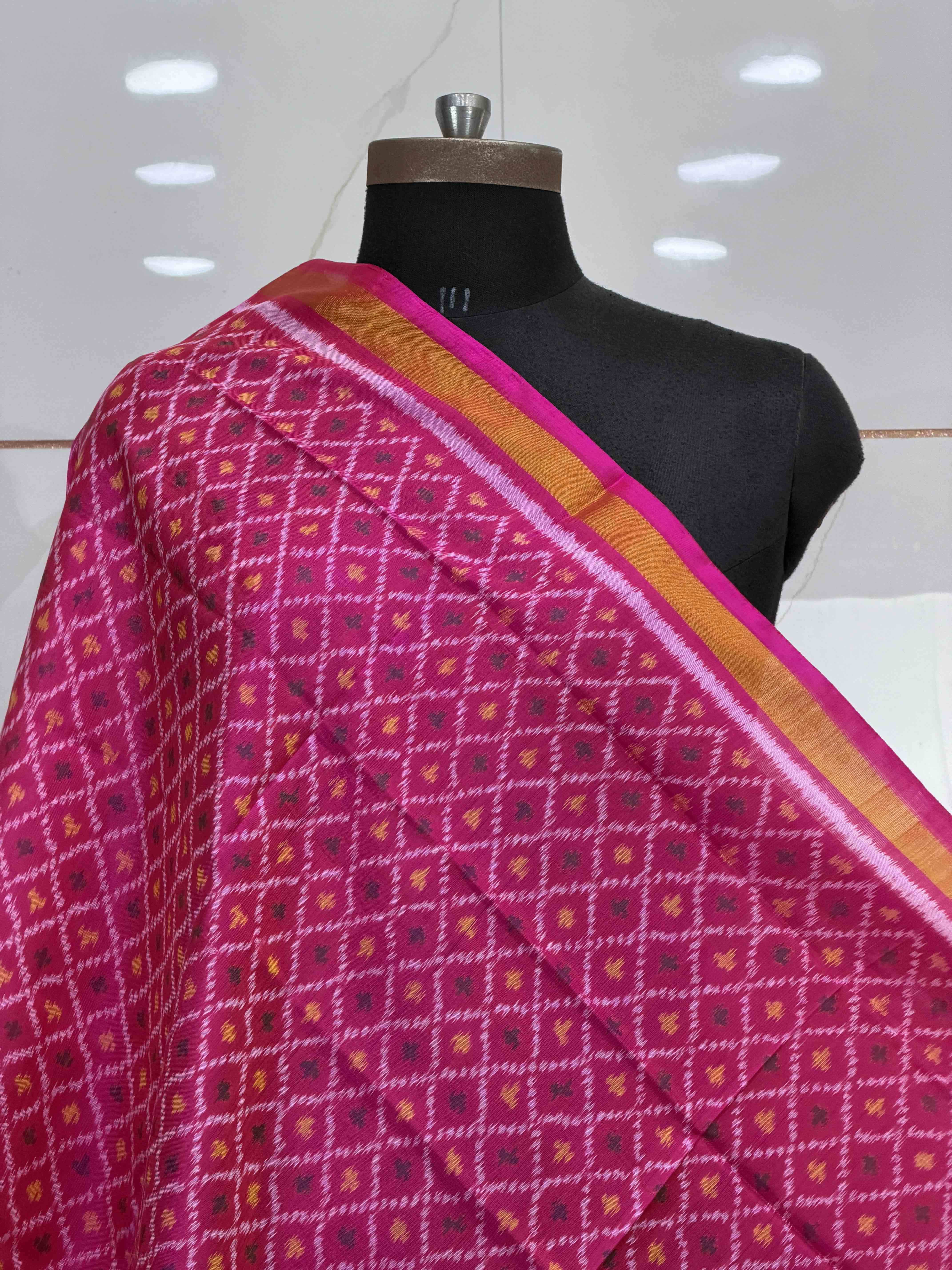 Small dupatta in daliyabhat single ikat weave