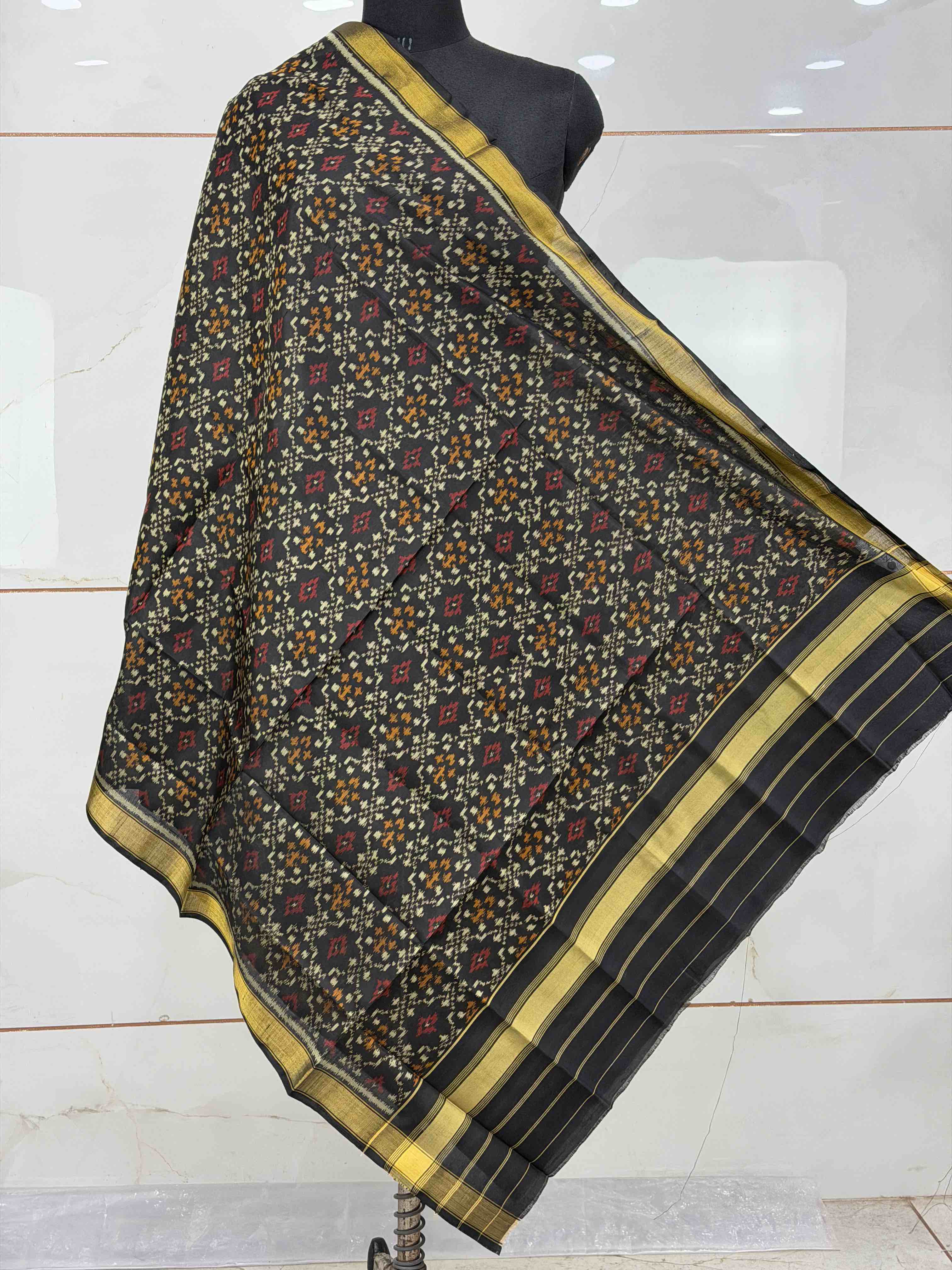 Small dupatta in buttonful design single ikat woven
