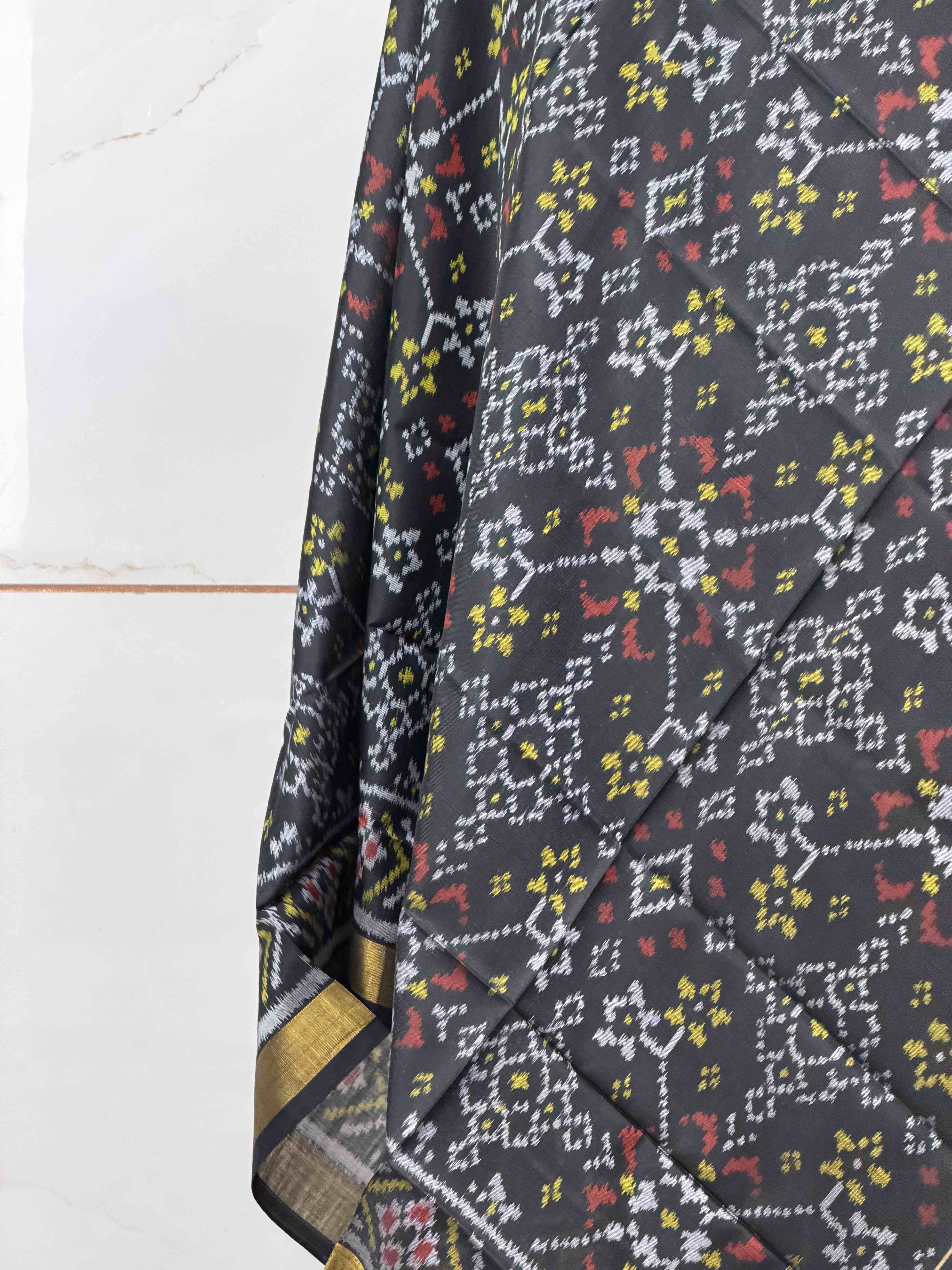 Small dupatta in navaratan single ikat woven