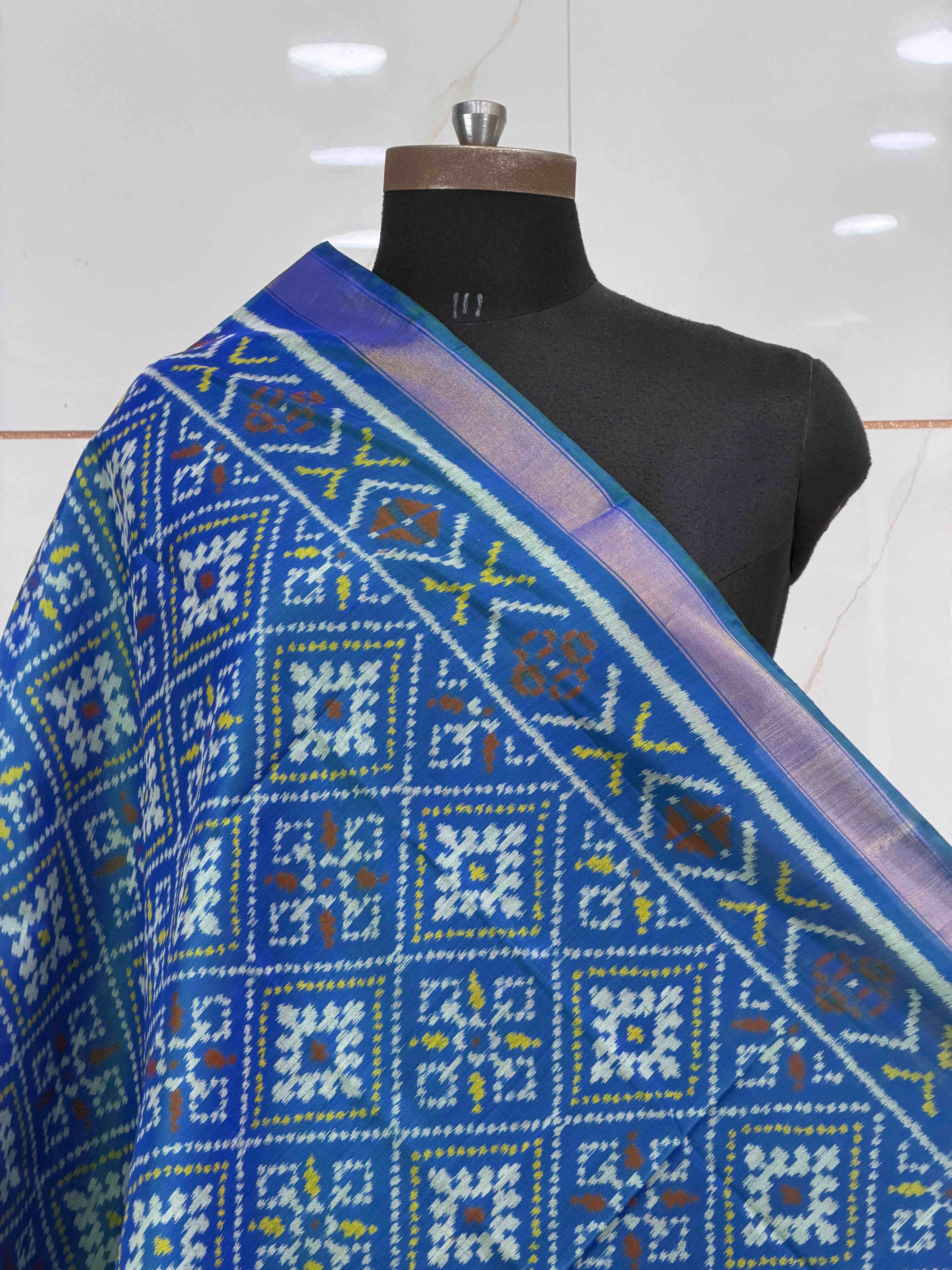 Small dupatta in panchanda design single ikat woven