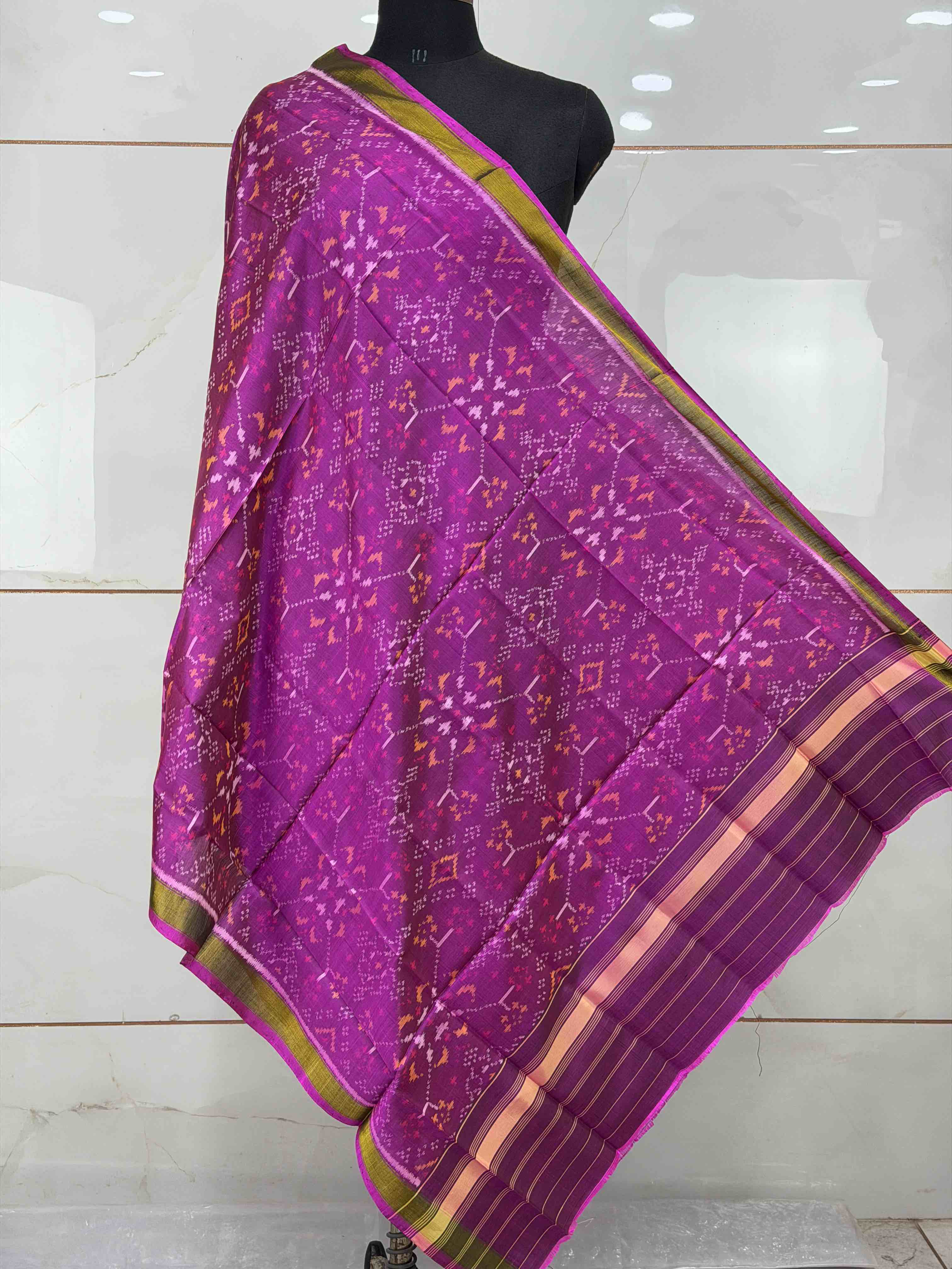 Small dupatta in magenta navaratan designs woven