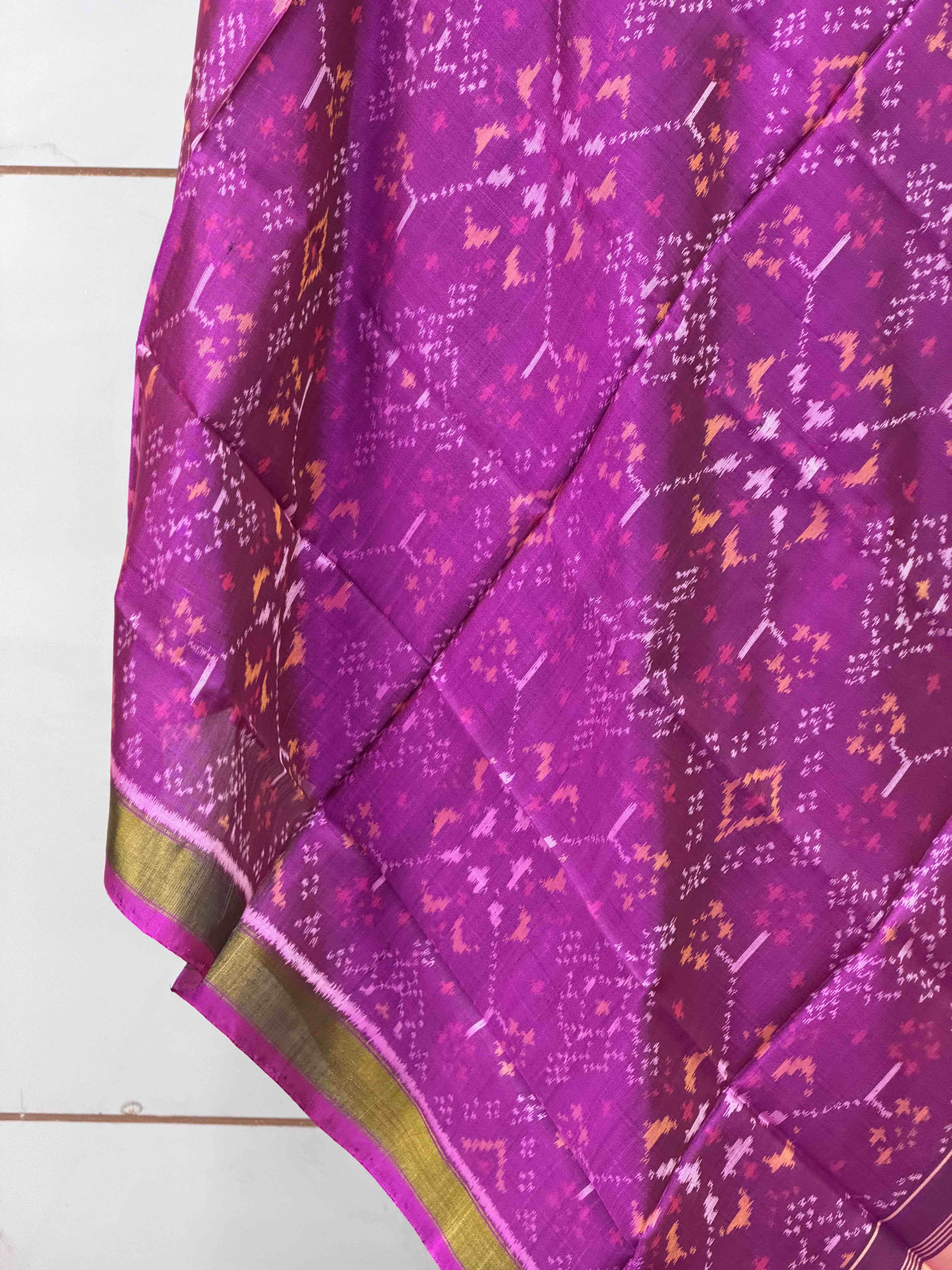 Small dupatta in magenta navaratan designs woven