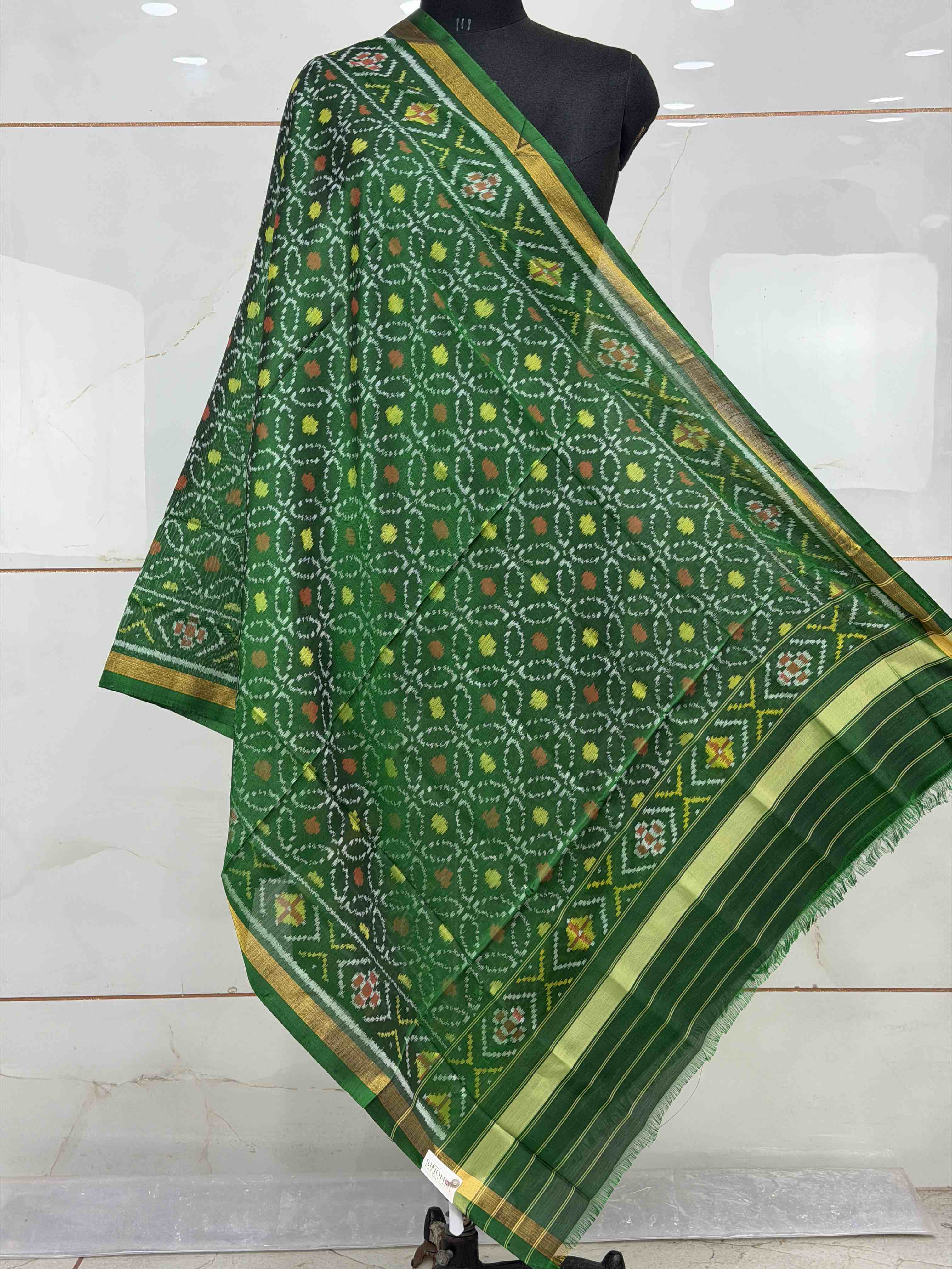 Small dupatta in floral single ikat woven