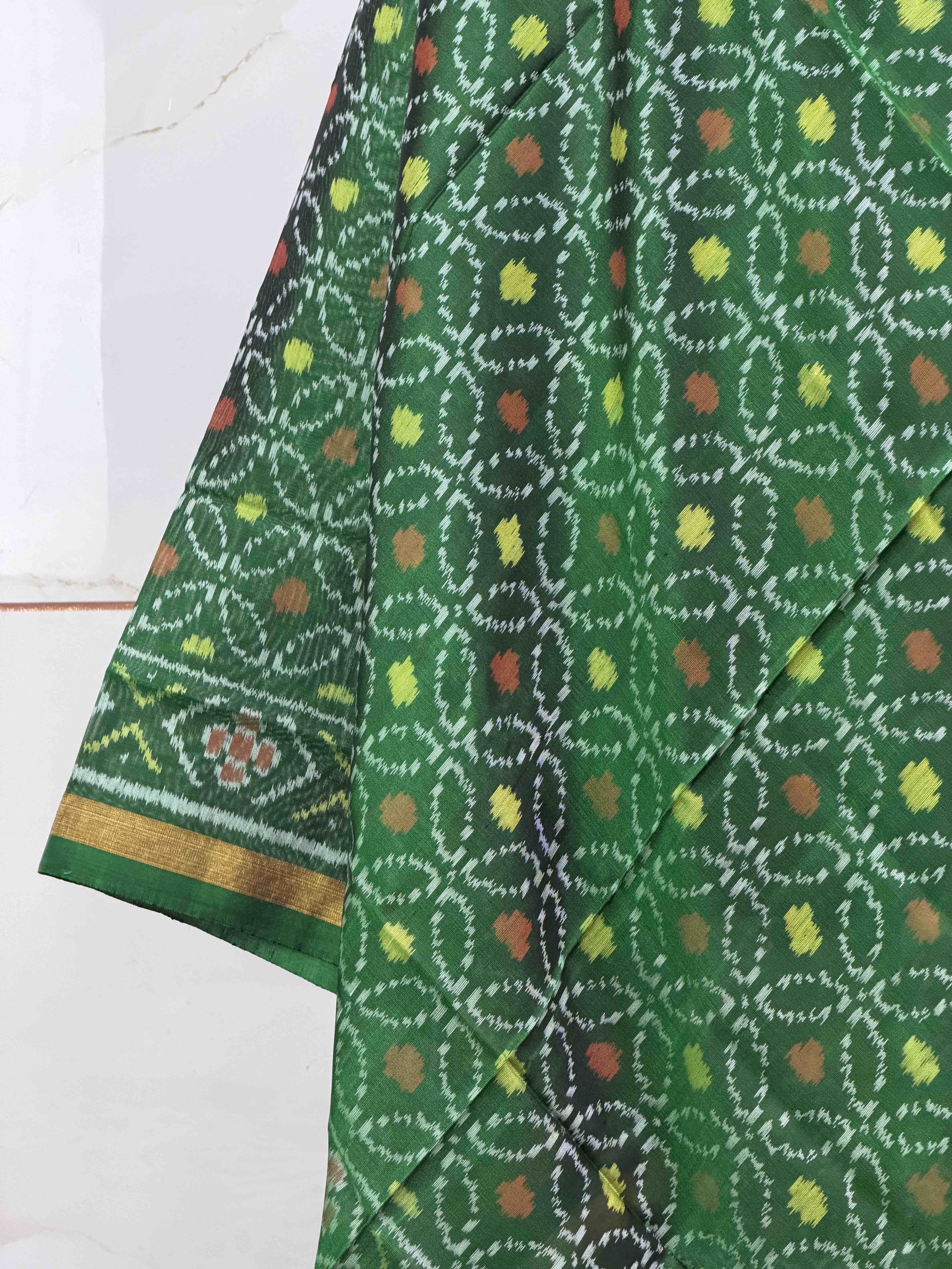 Small dupatta in floral single ikat woven