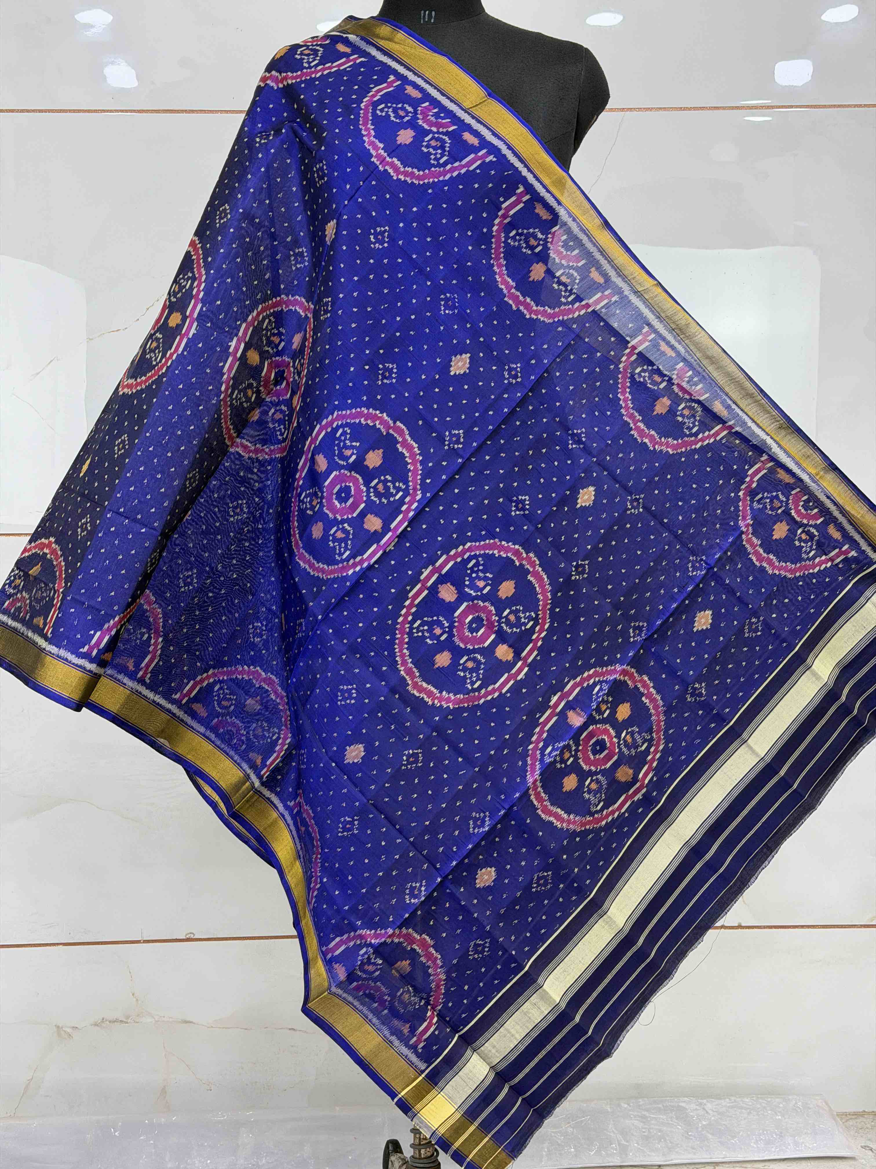 Small dupatta in blue colour circle pattern single ikat woven