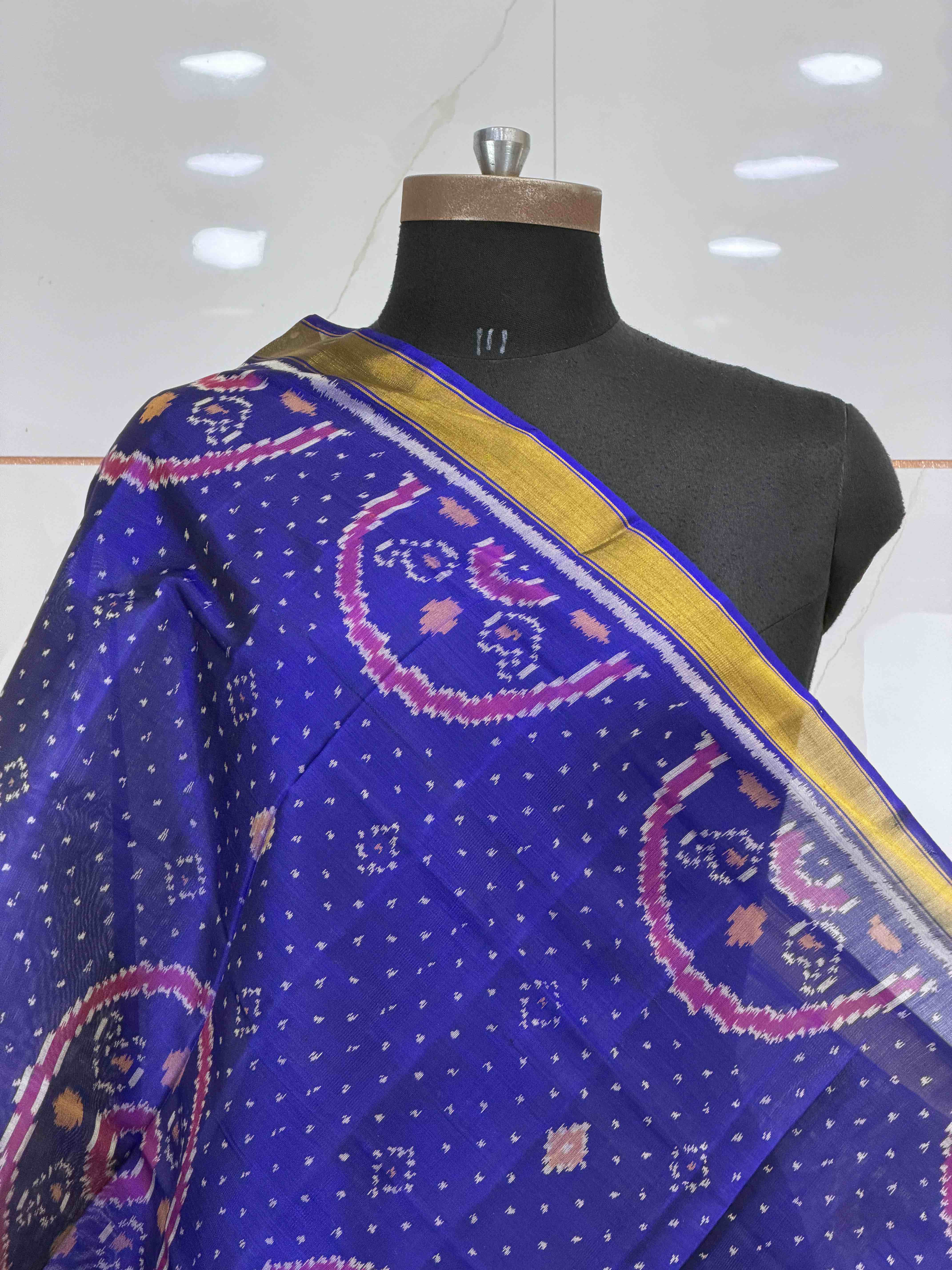 Small dupatta in blue colour circle pattern single ikat woven