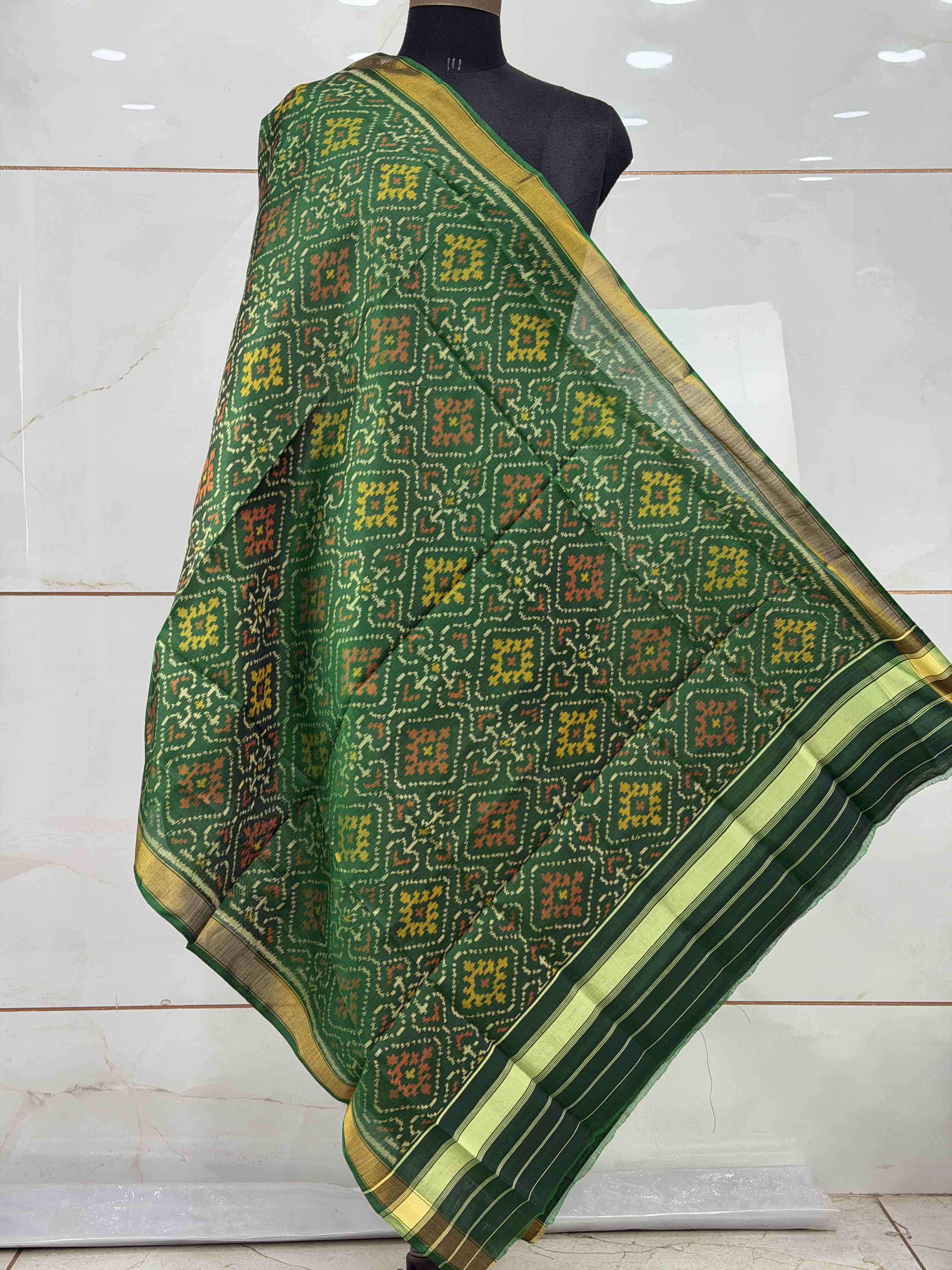 Small dupatta in panchanda design single ikat woven