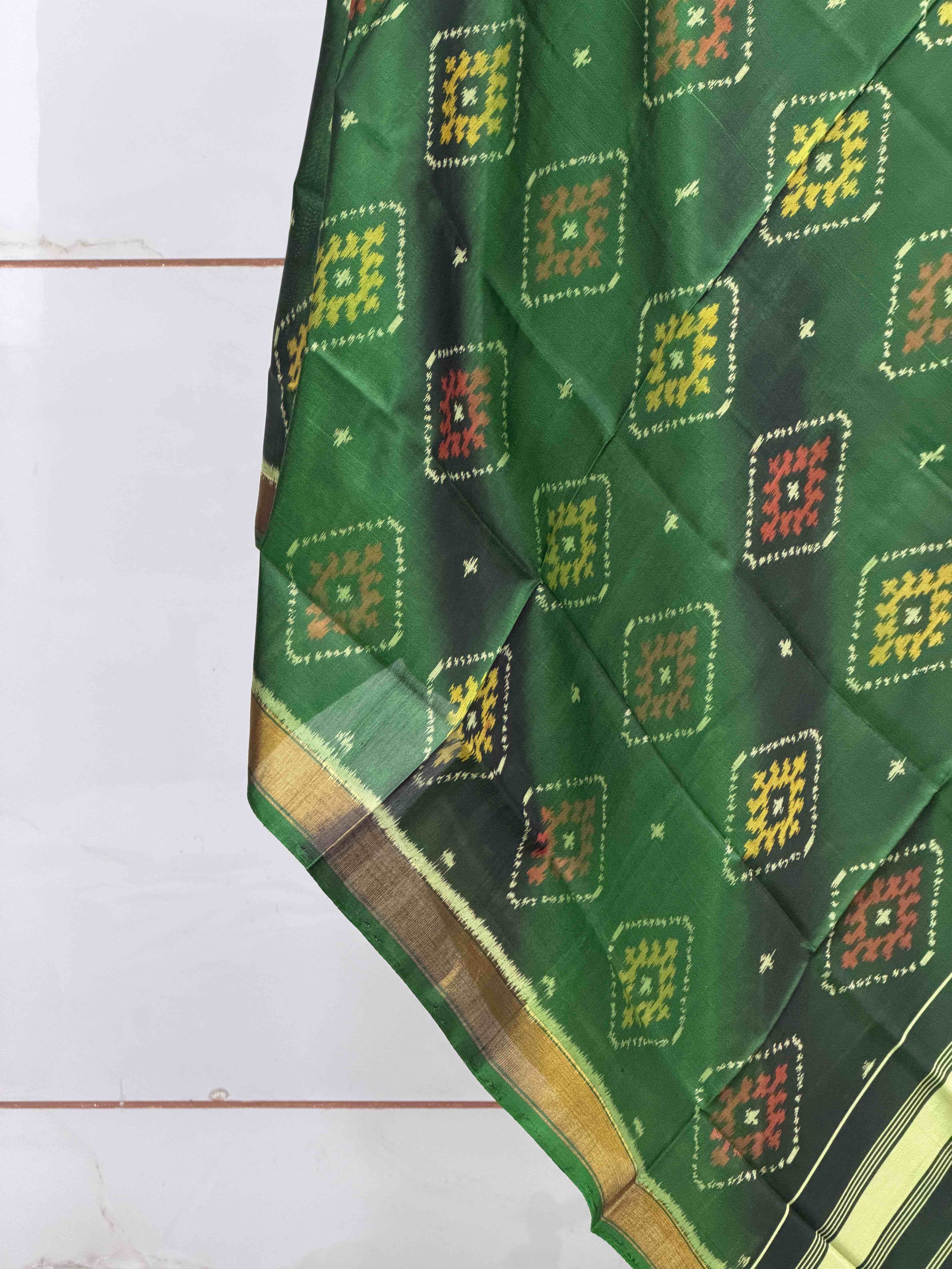 Small dupatta in Green shade panchanda design woven in single ikat