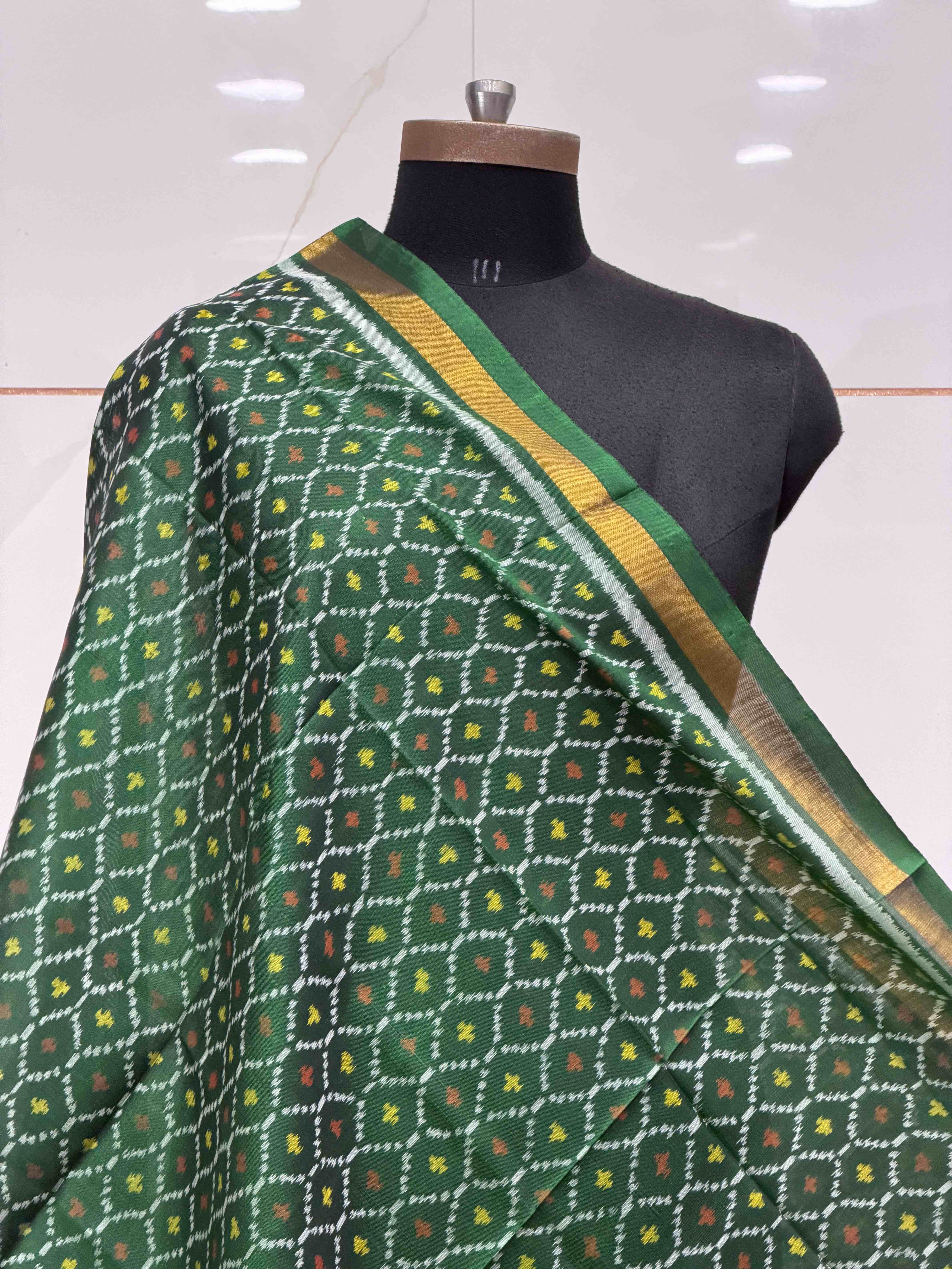 Small dupatta in Green shade & daliyabhat pattern single ikat woven