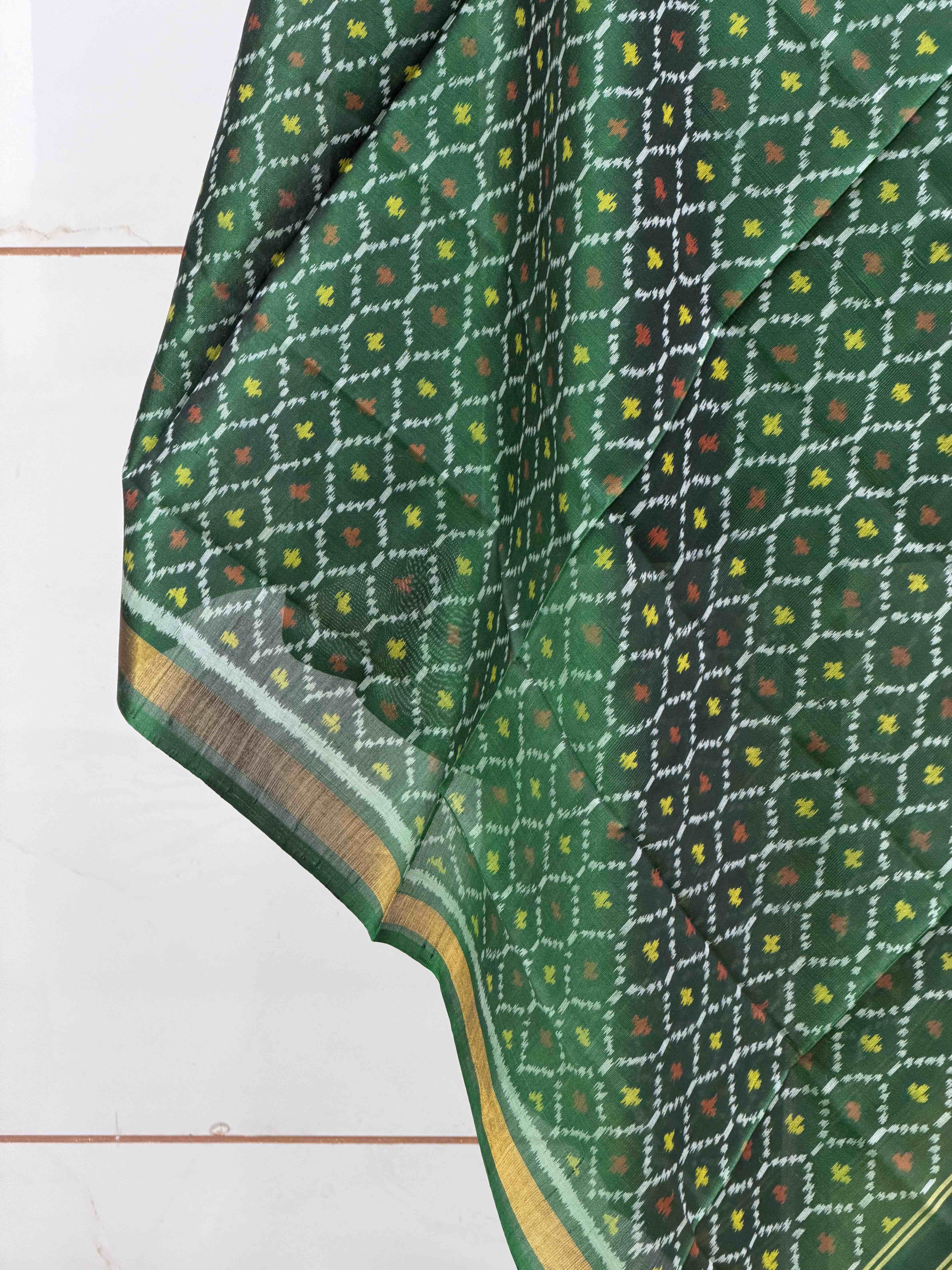 Small dupatta in Green shade & daliyabhat pattern single ikat woven