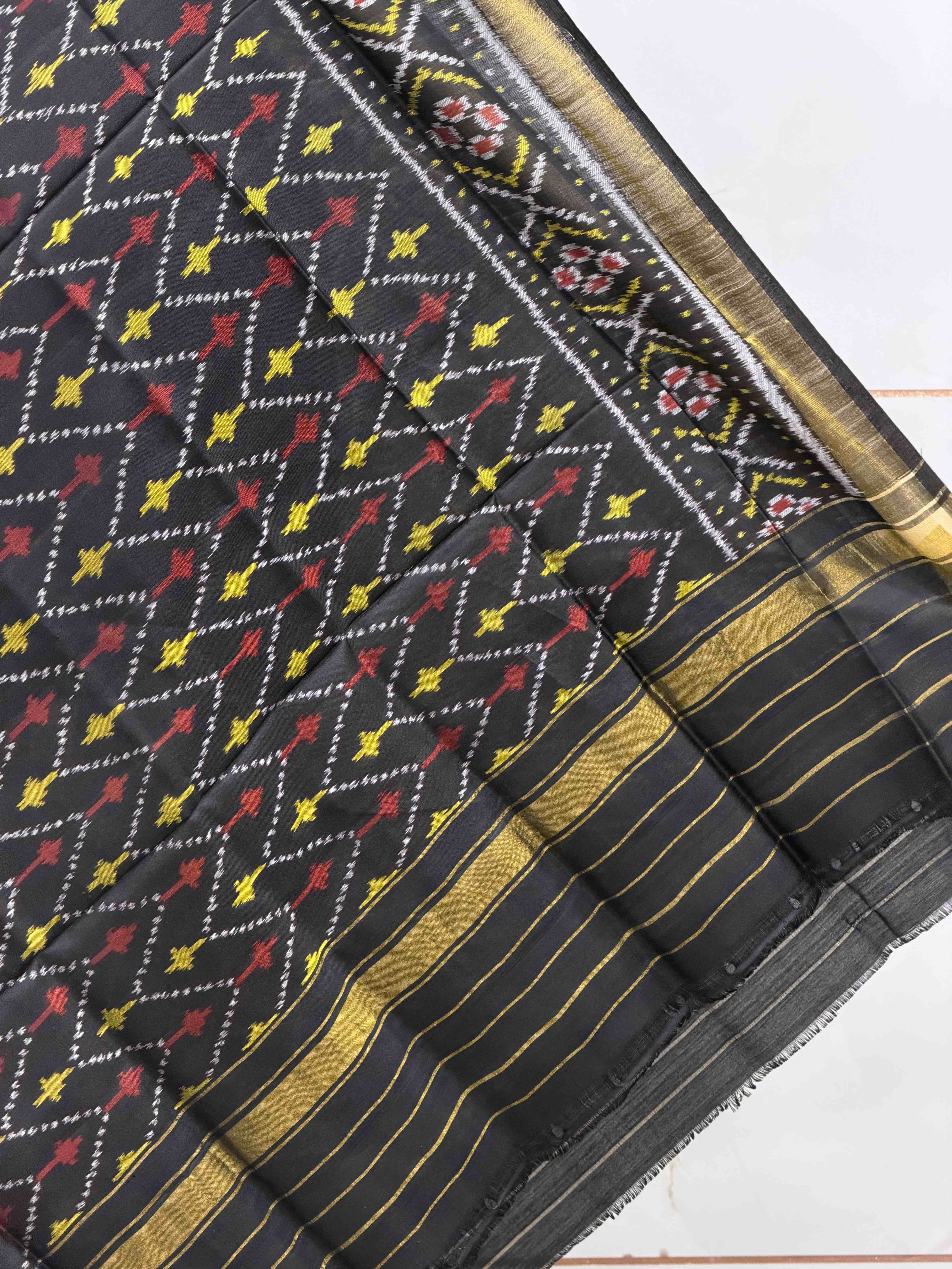 Black small dupatta in zigzag pattern woven in single ikat