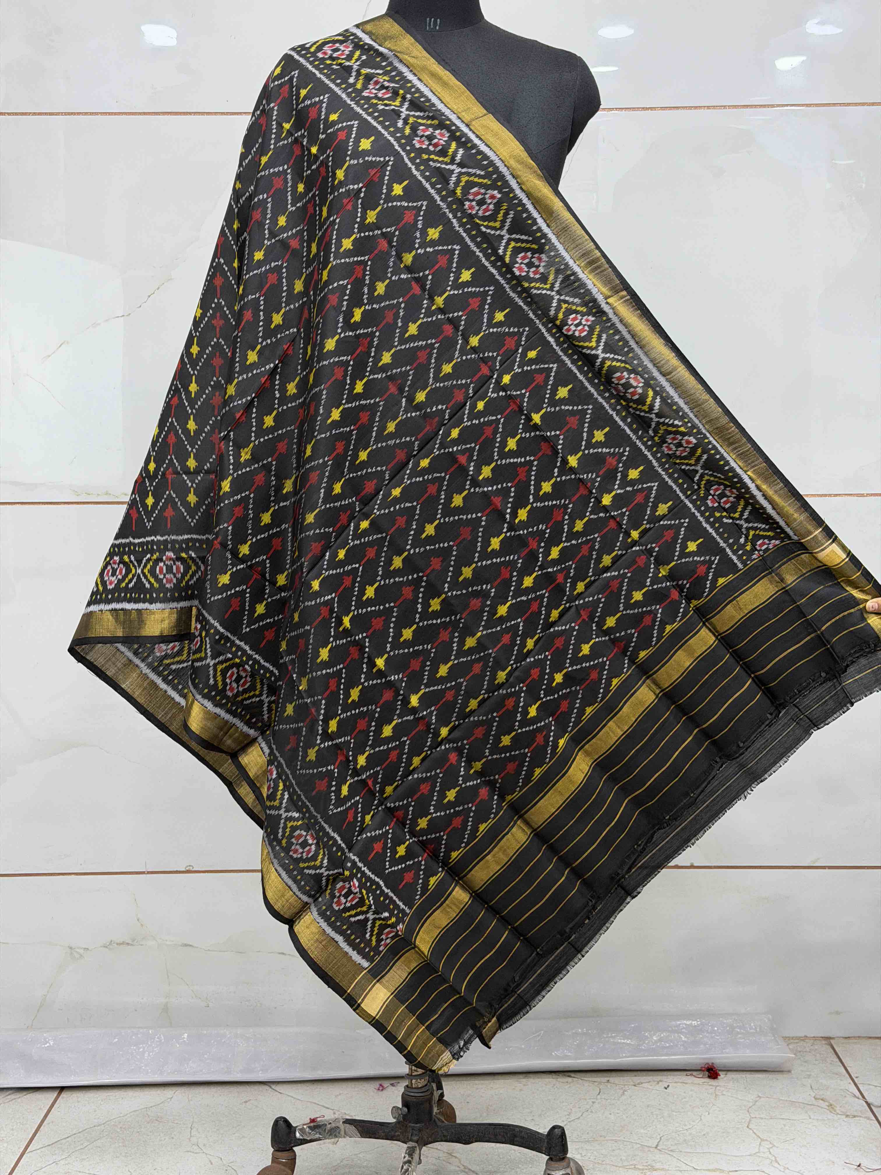 Black small dupatta in zigzag pattern woven in single ikat