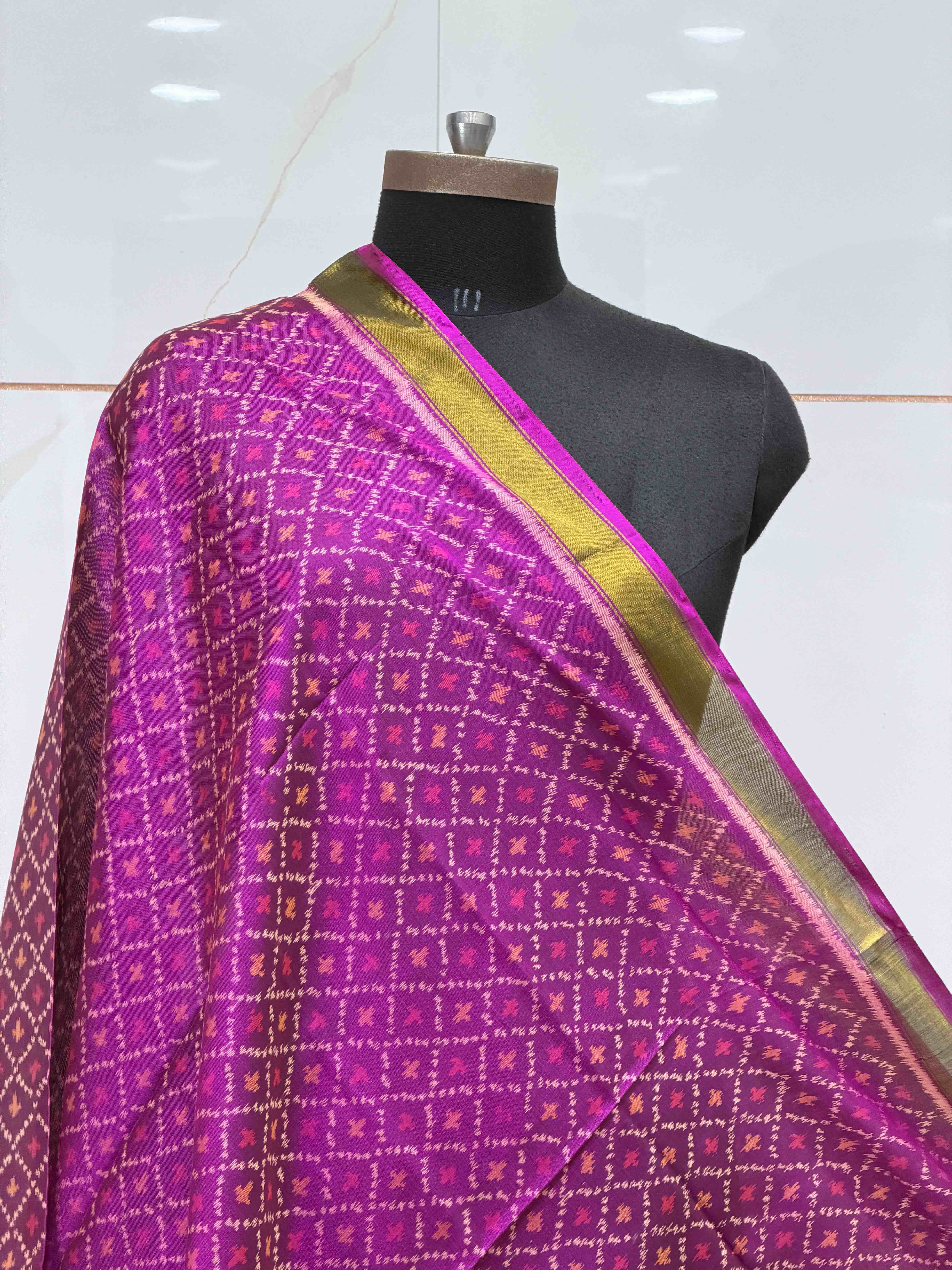 Purple daliyabhat small dupatta woven in single ikat