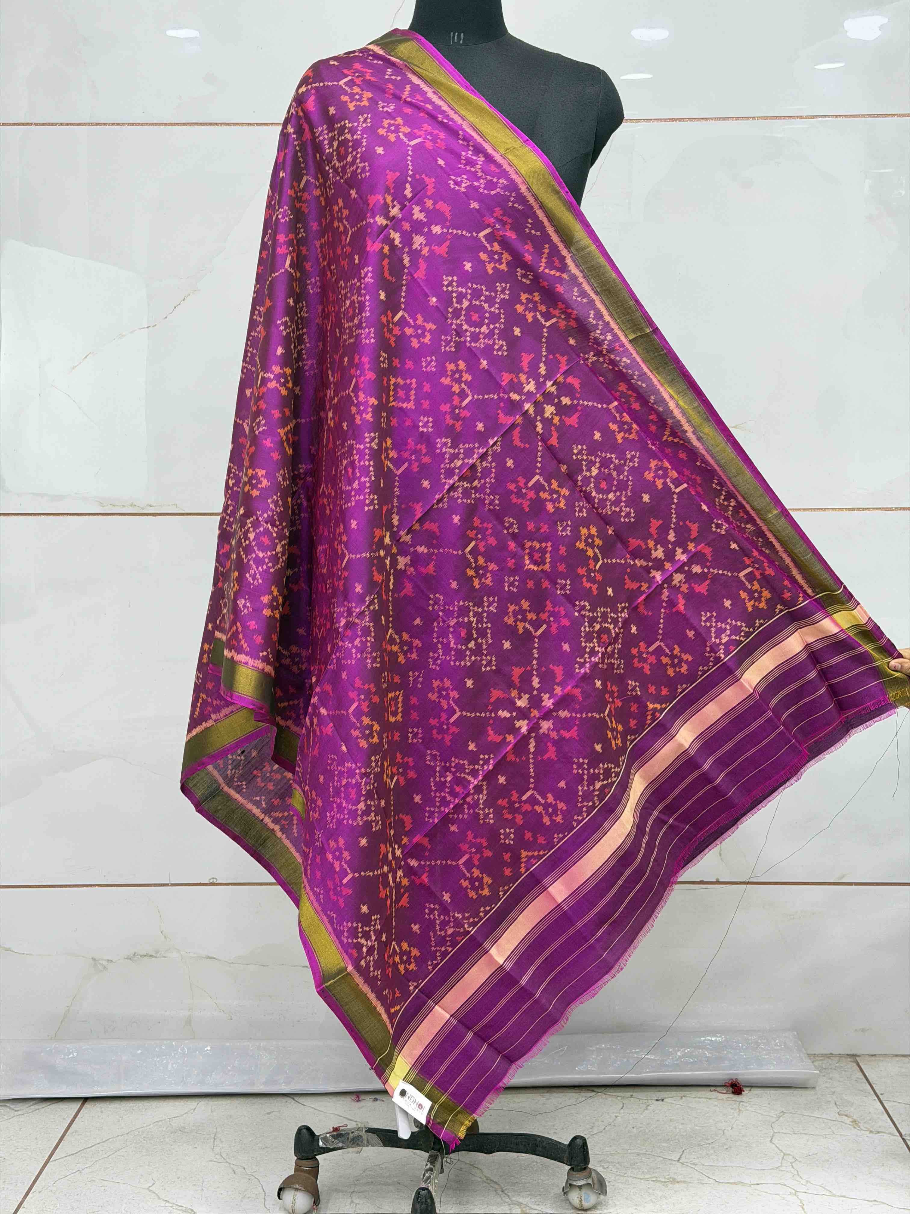Magenta Navaratan small dupatta woven in single ikat