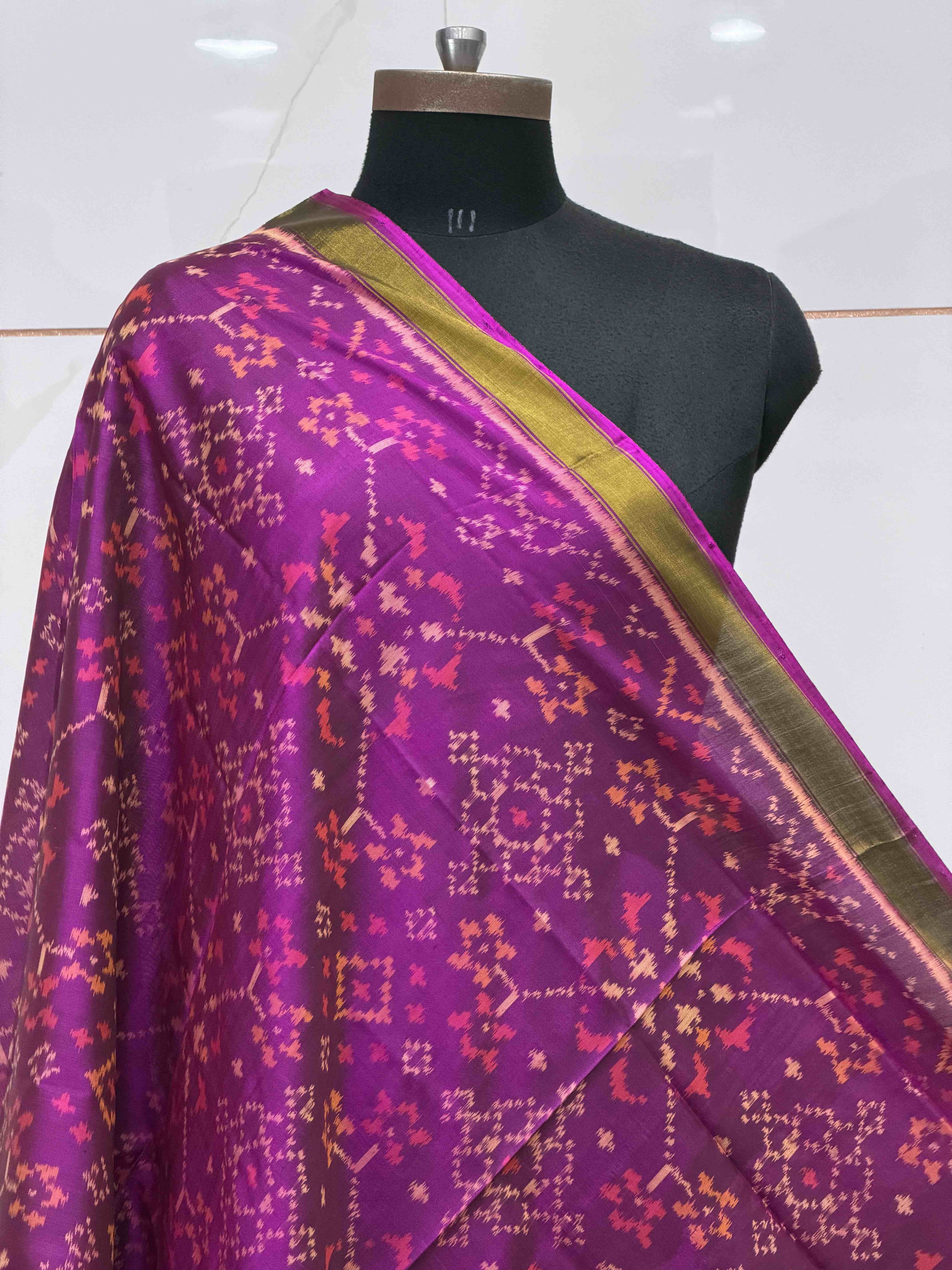 Magenta Navaratan small dupatta woven in single ikat
