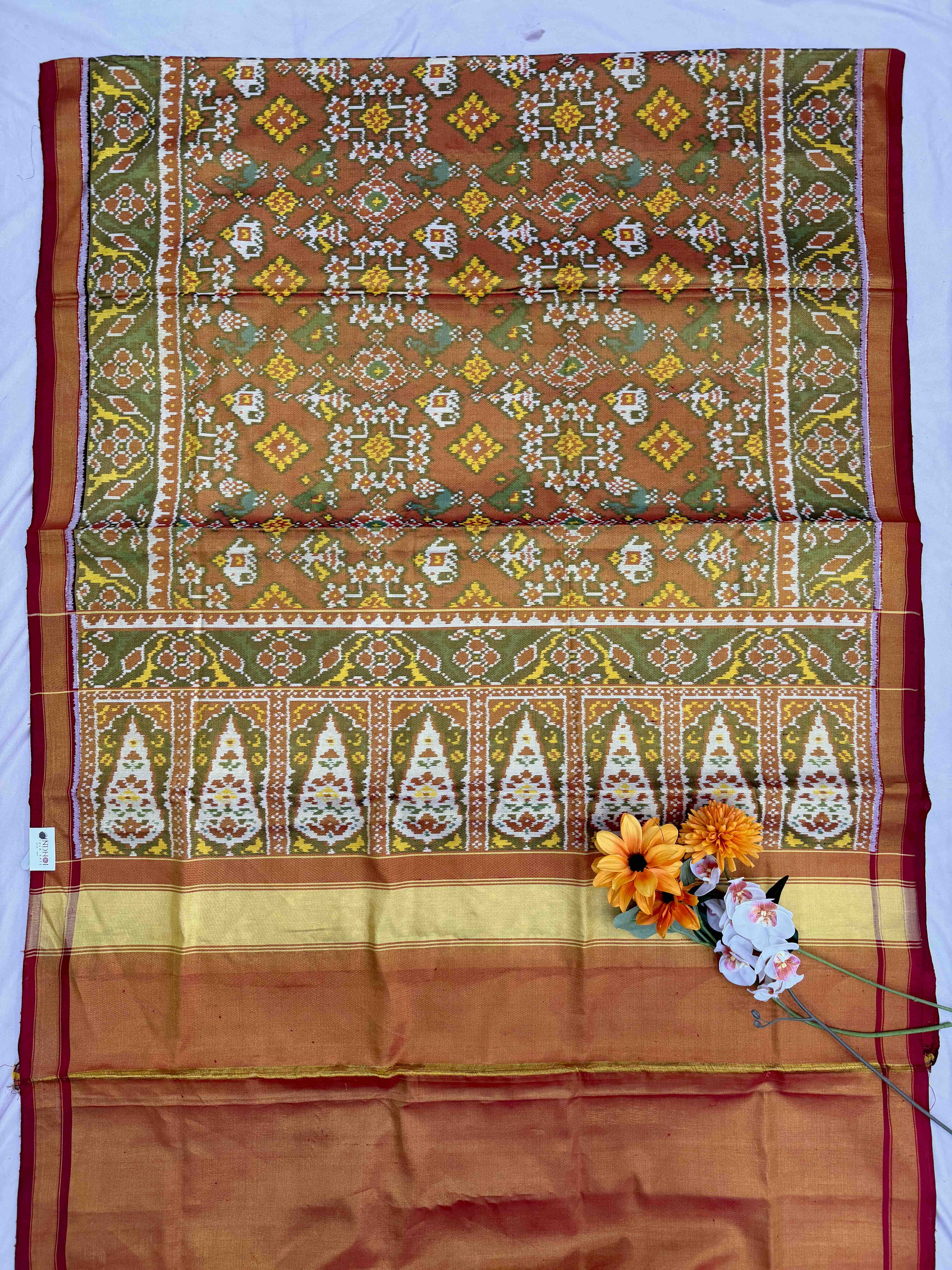 Maroon Golden Tissue Narikunj Navaratn tissue Patola
