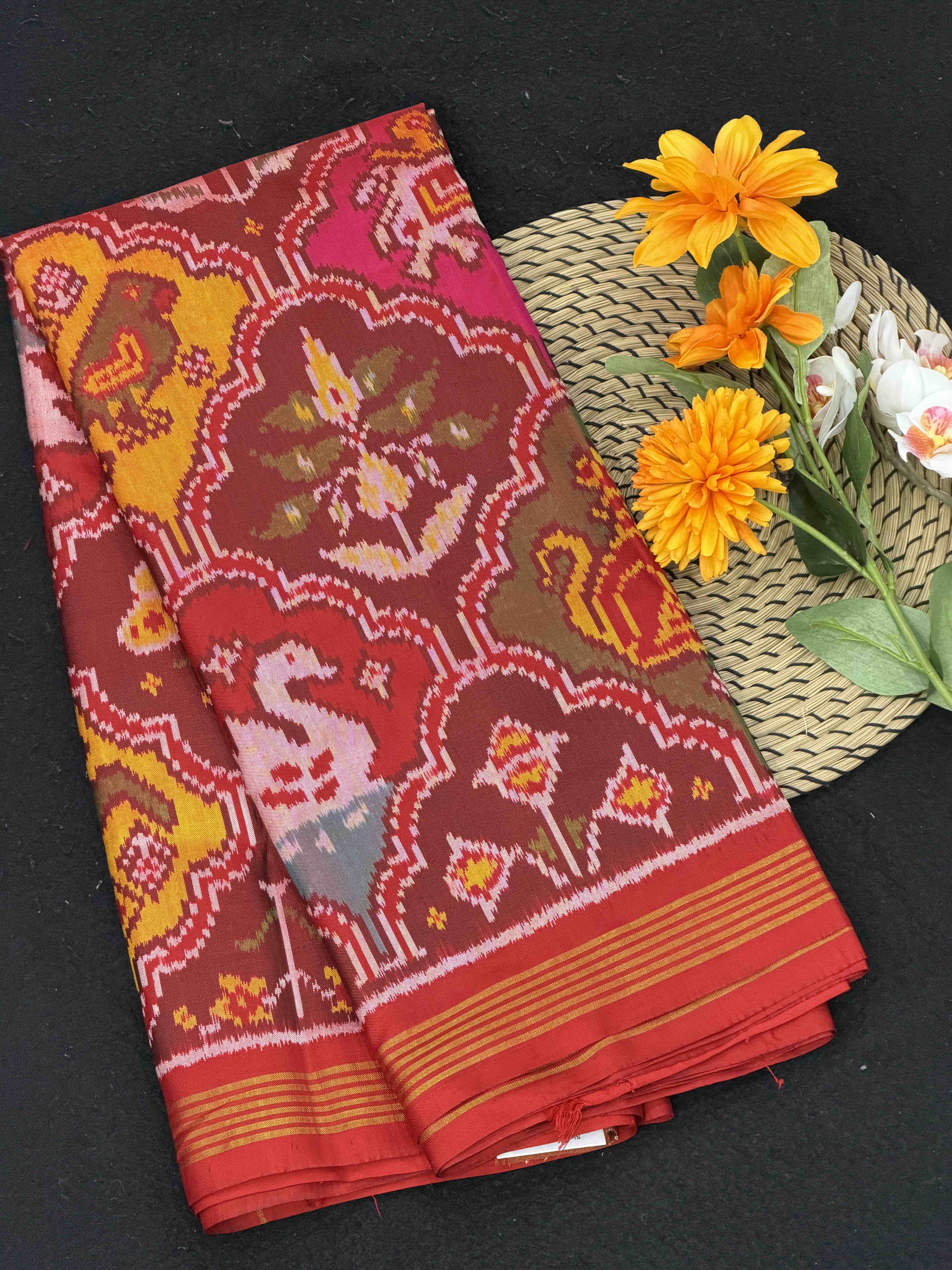 Red multi colour figures Single Ikat Patola Saree