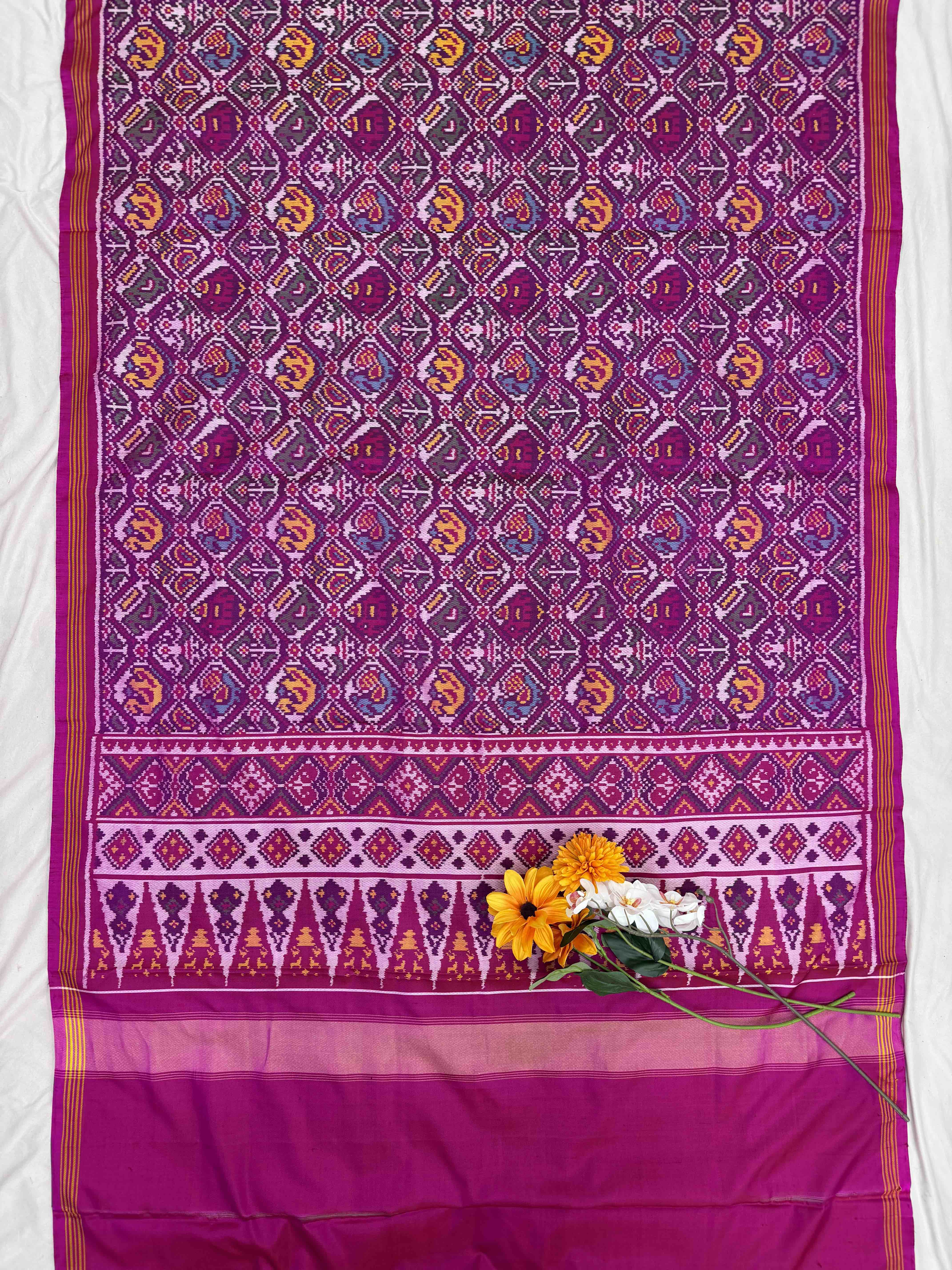 Pink & light pink small figures single ikat Patola Sare