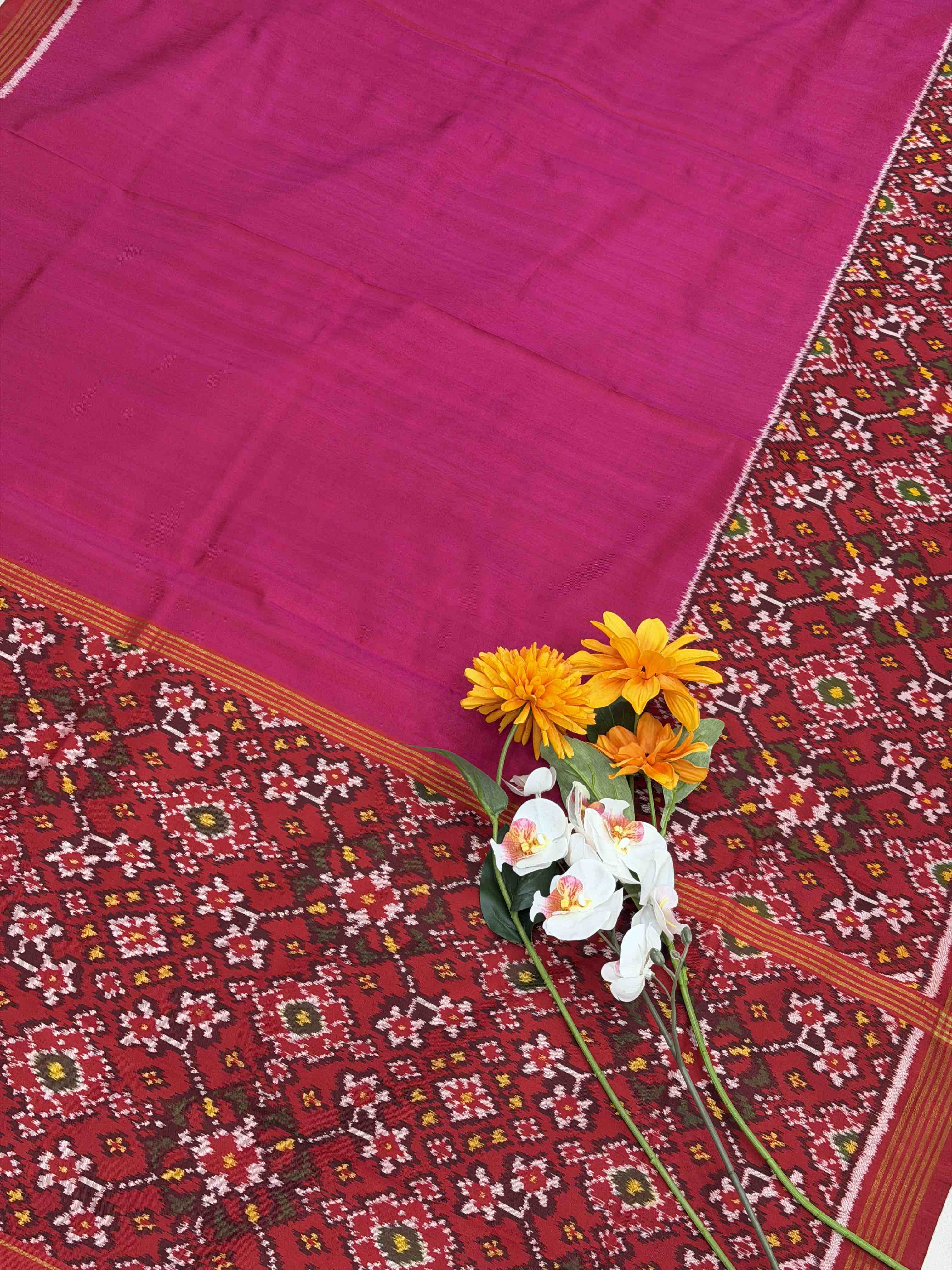 Red & Pink Navaratan Skirt border plain pink patola saree