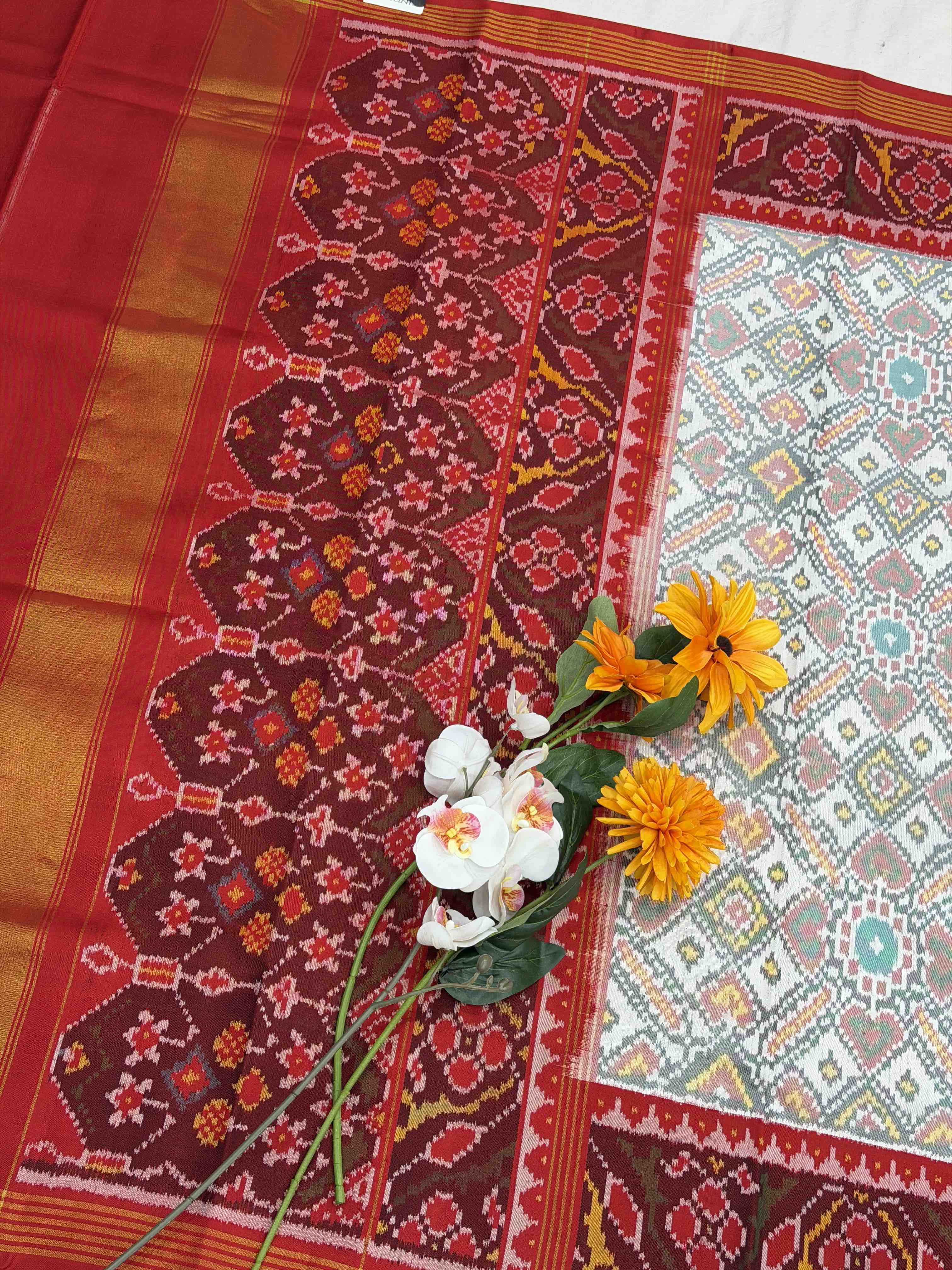 Red & white Manekchawk Single Ikat Patan Patola