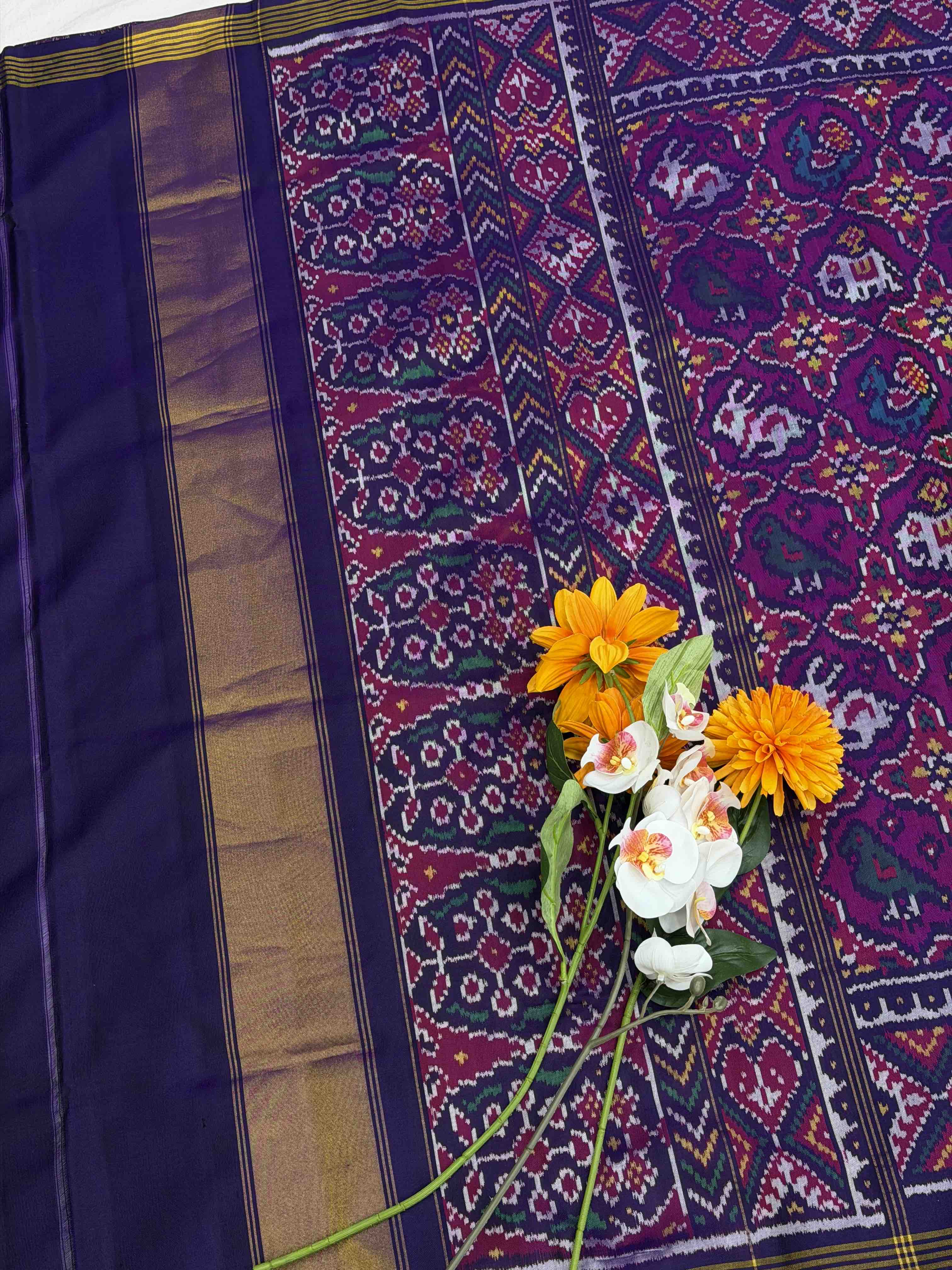 Purple pink small chhabdi figure single ikat Patan Patola