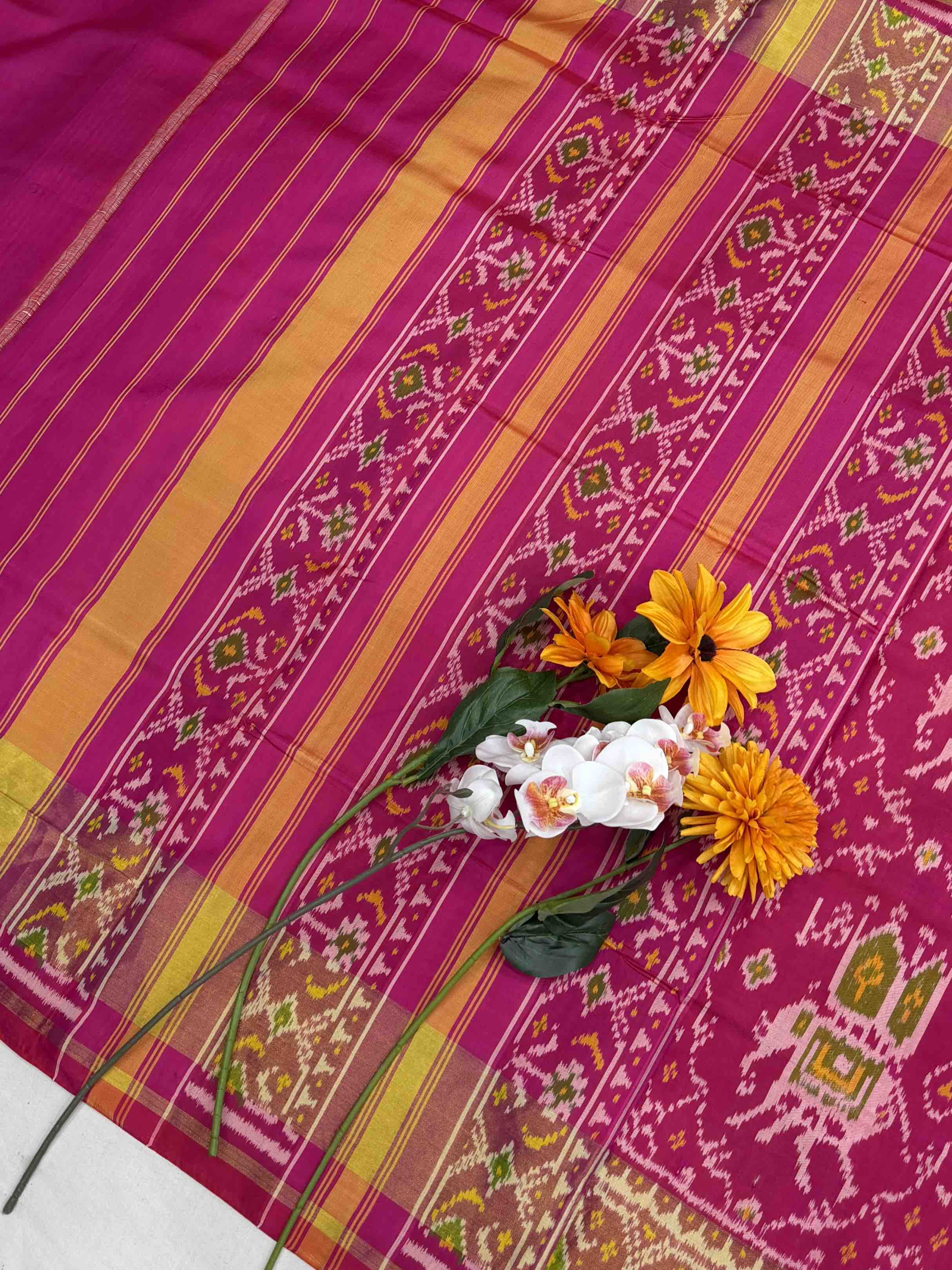 Glossy pink chhabdi Hathi rajkoti Patola Saree