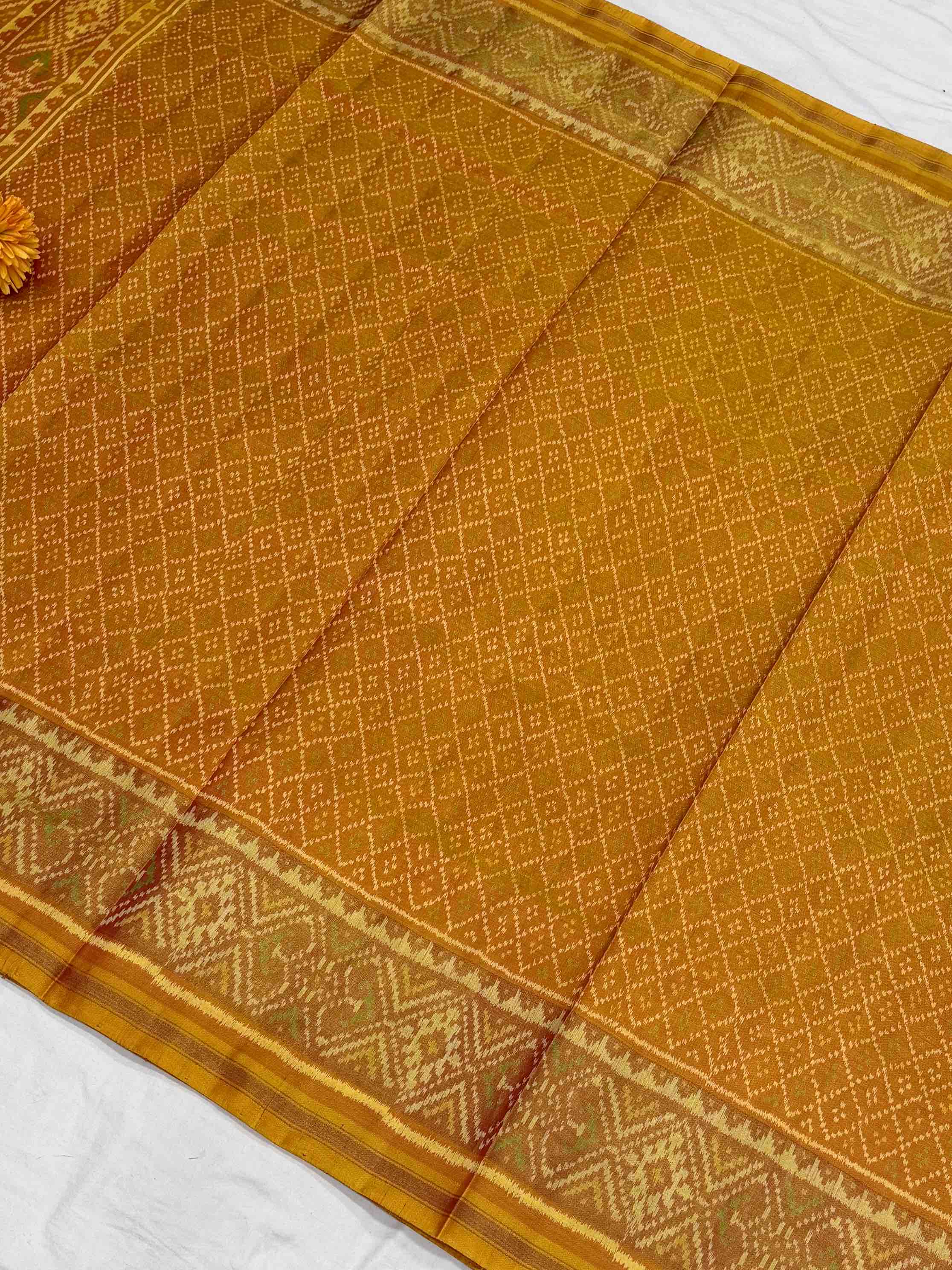 Golden Daliyabhat Rajkot Patola Saree - Handwoven Single Ikat Ethnic Wear