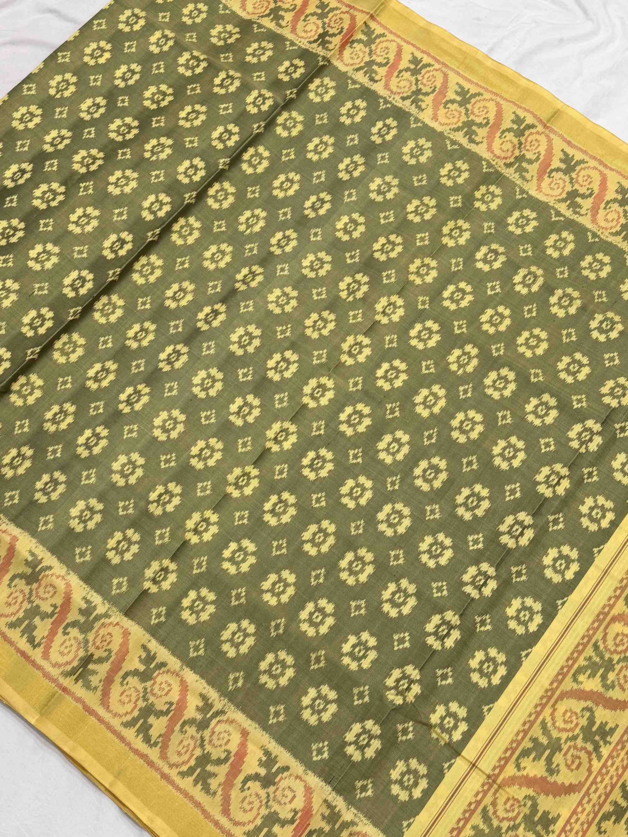 Light Yellow & mahendi Butta desing Rajkot Patola Saree
