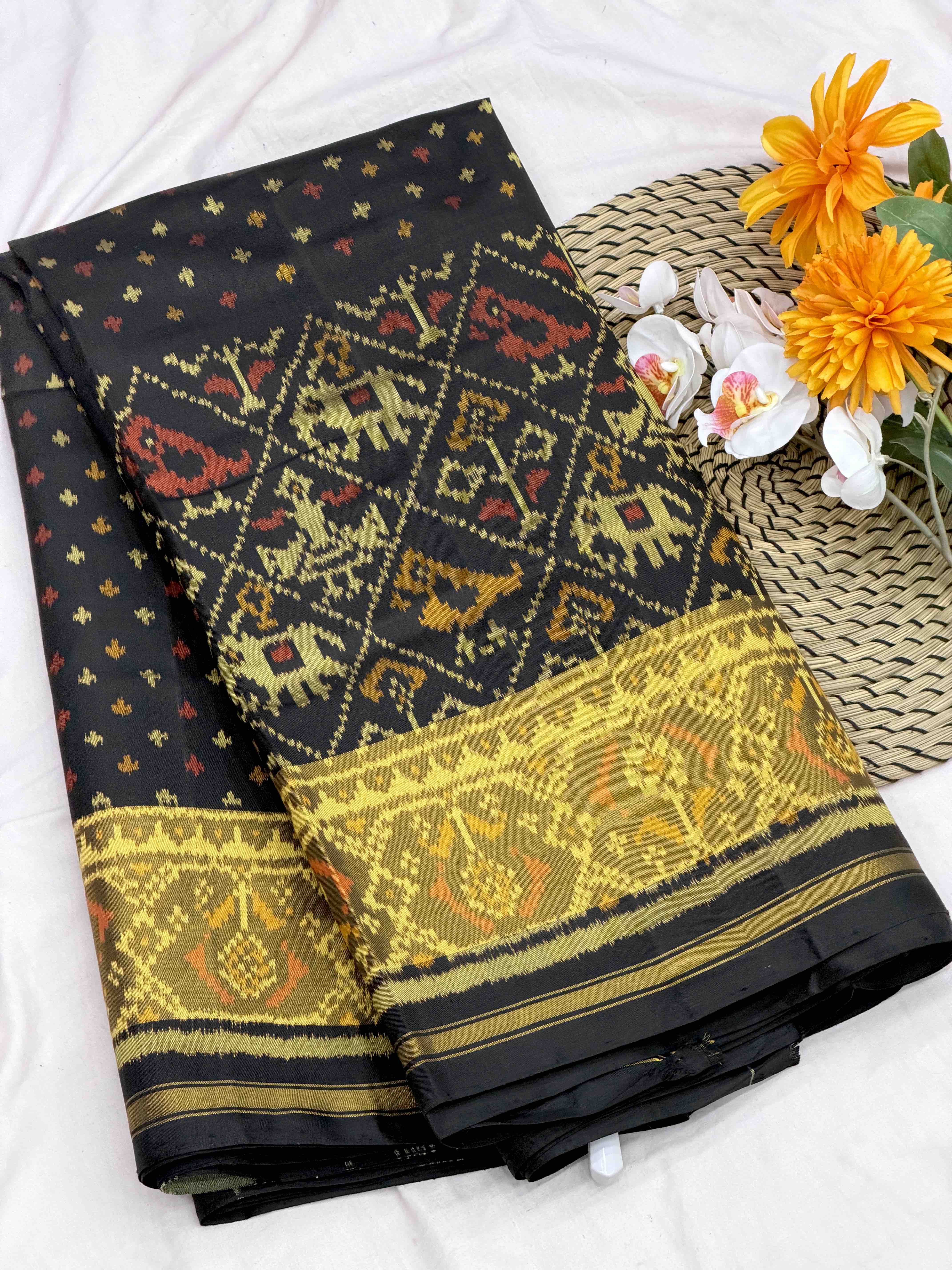 Black skirt border Narikunj rajkot patola saree