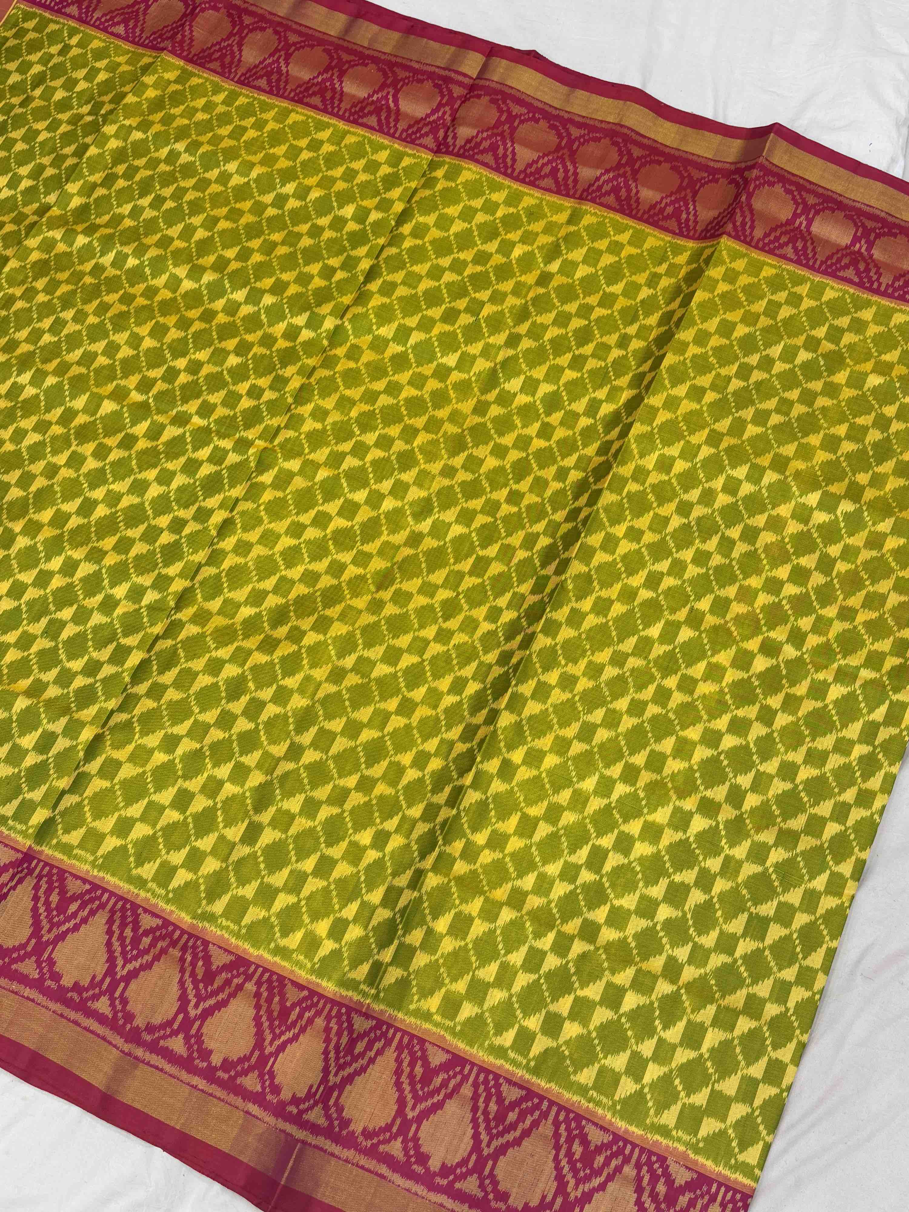 Pink & Parrot green laheriya style Rajkot Patola Saree