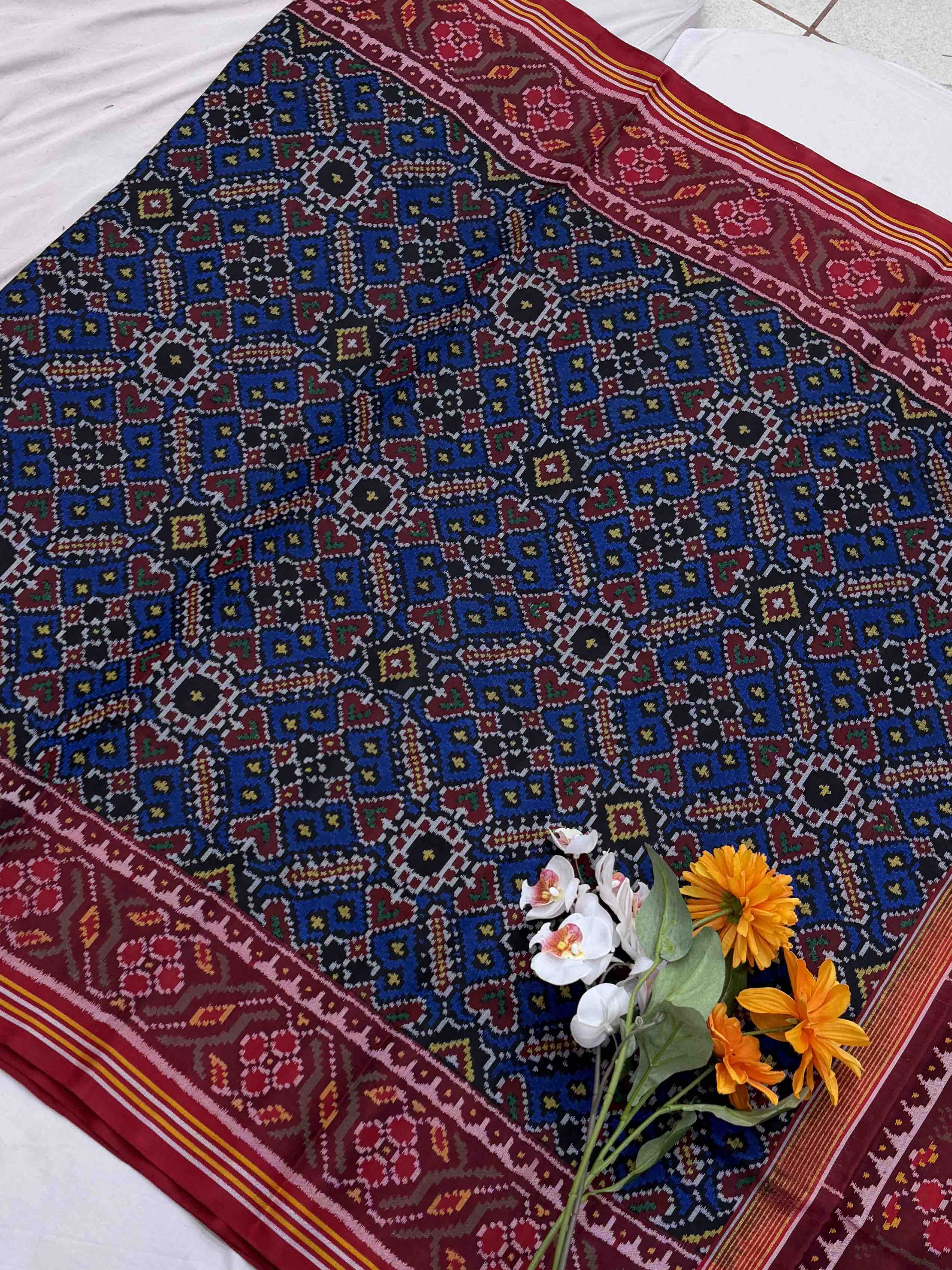 Red maroon & deep blue Manekchawk Single ikat Patola Saree