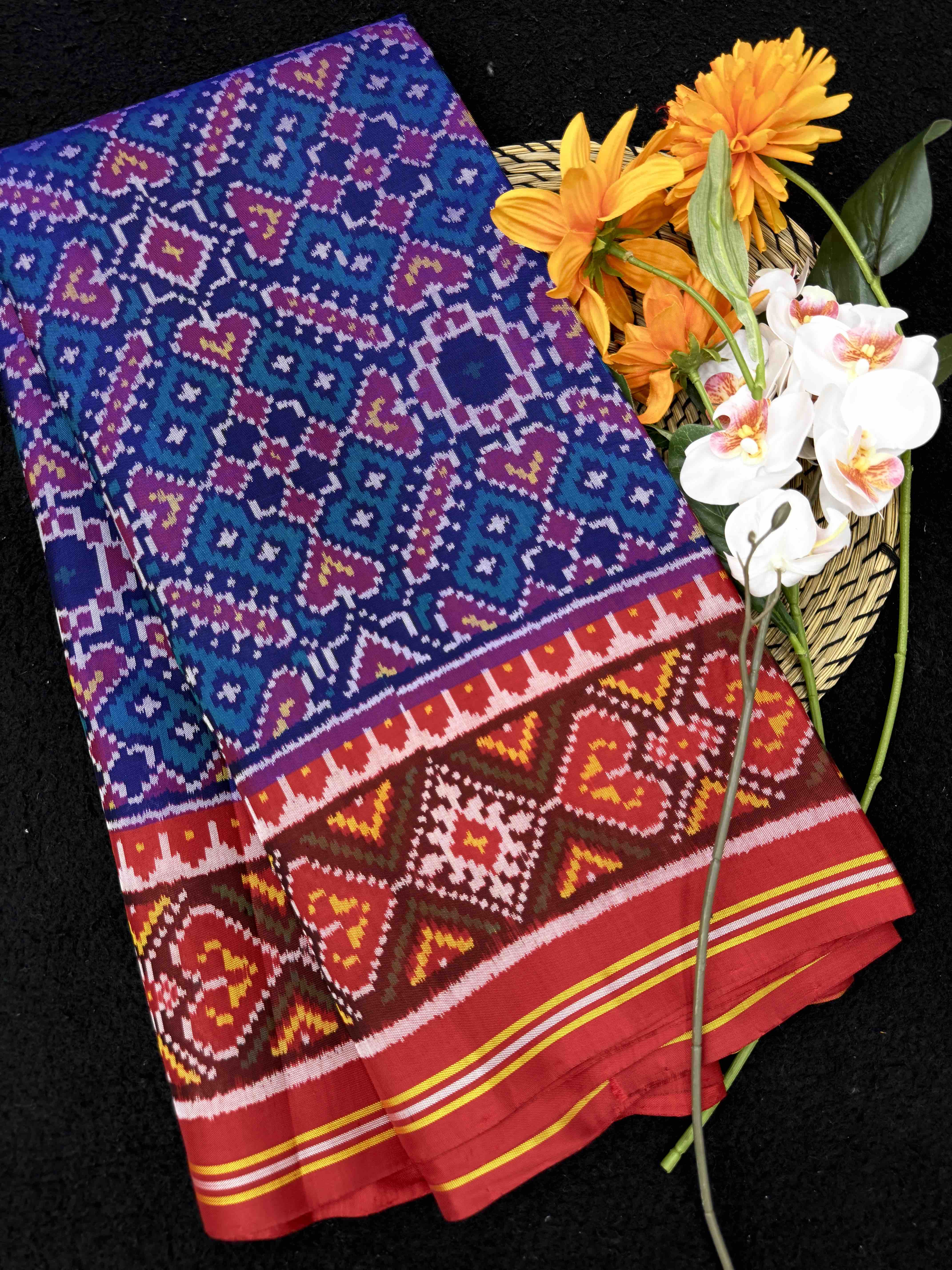 Red & Turquoise Manekchowk Single Ikat Patan Patola Saree