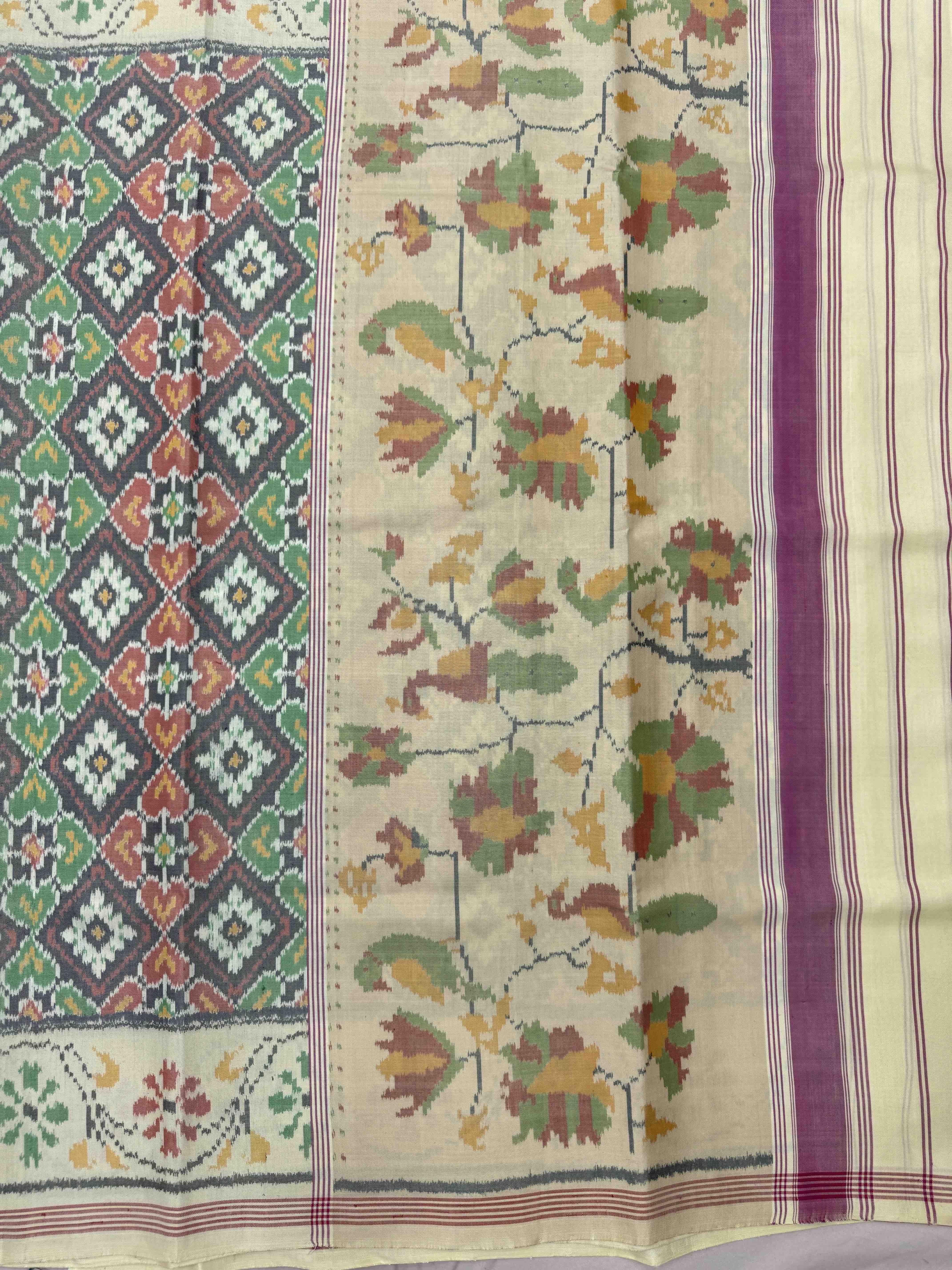 Yellowish White Panchanda Single Ikat Patan Patola Saree