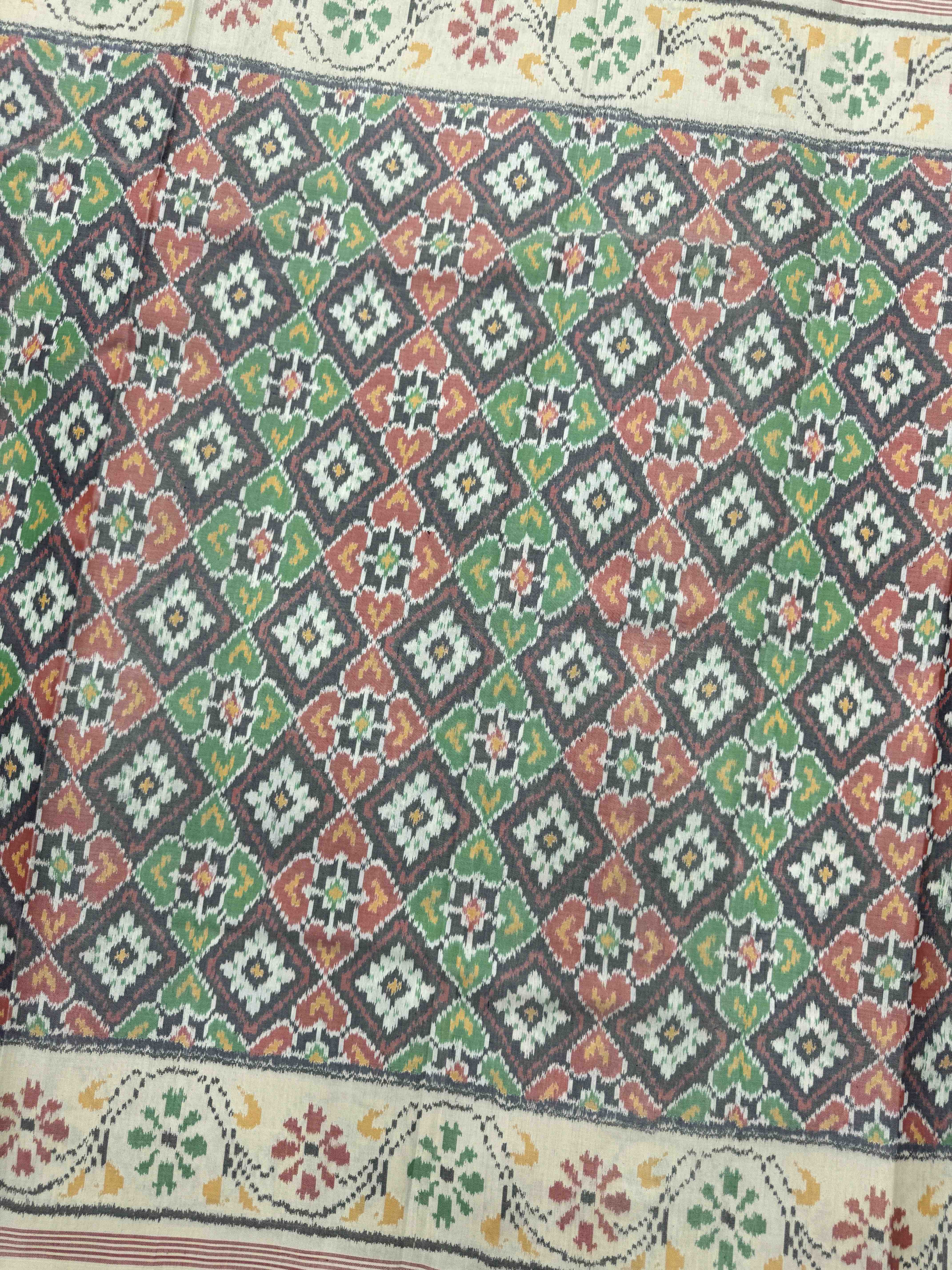 Yellowish White Panchanda Single Ikat Patan Patola Saree