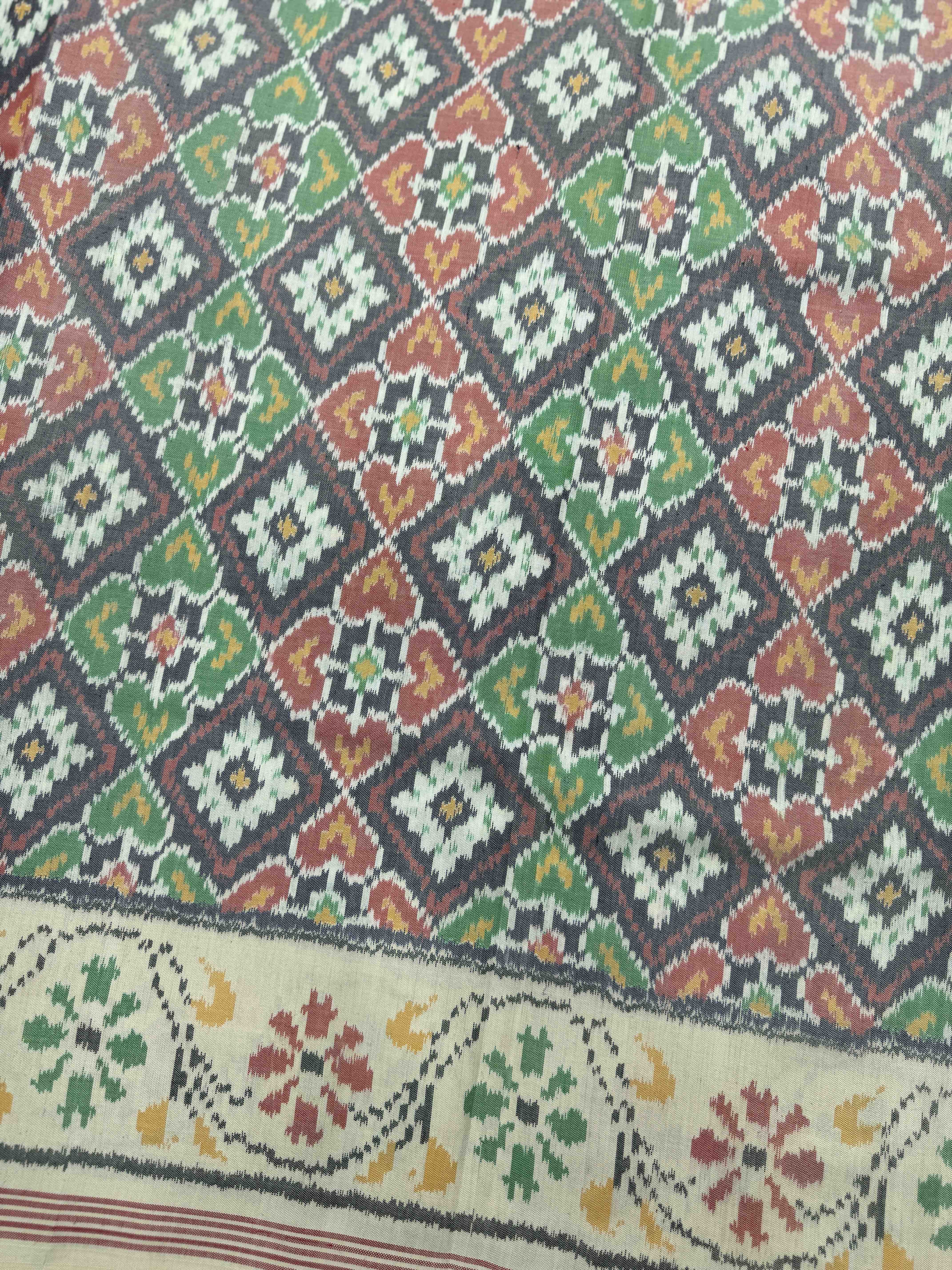 Yellowish White Panchanda Single Ikat Patan Patola Saree