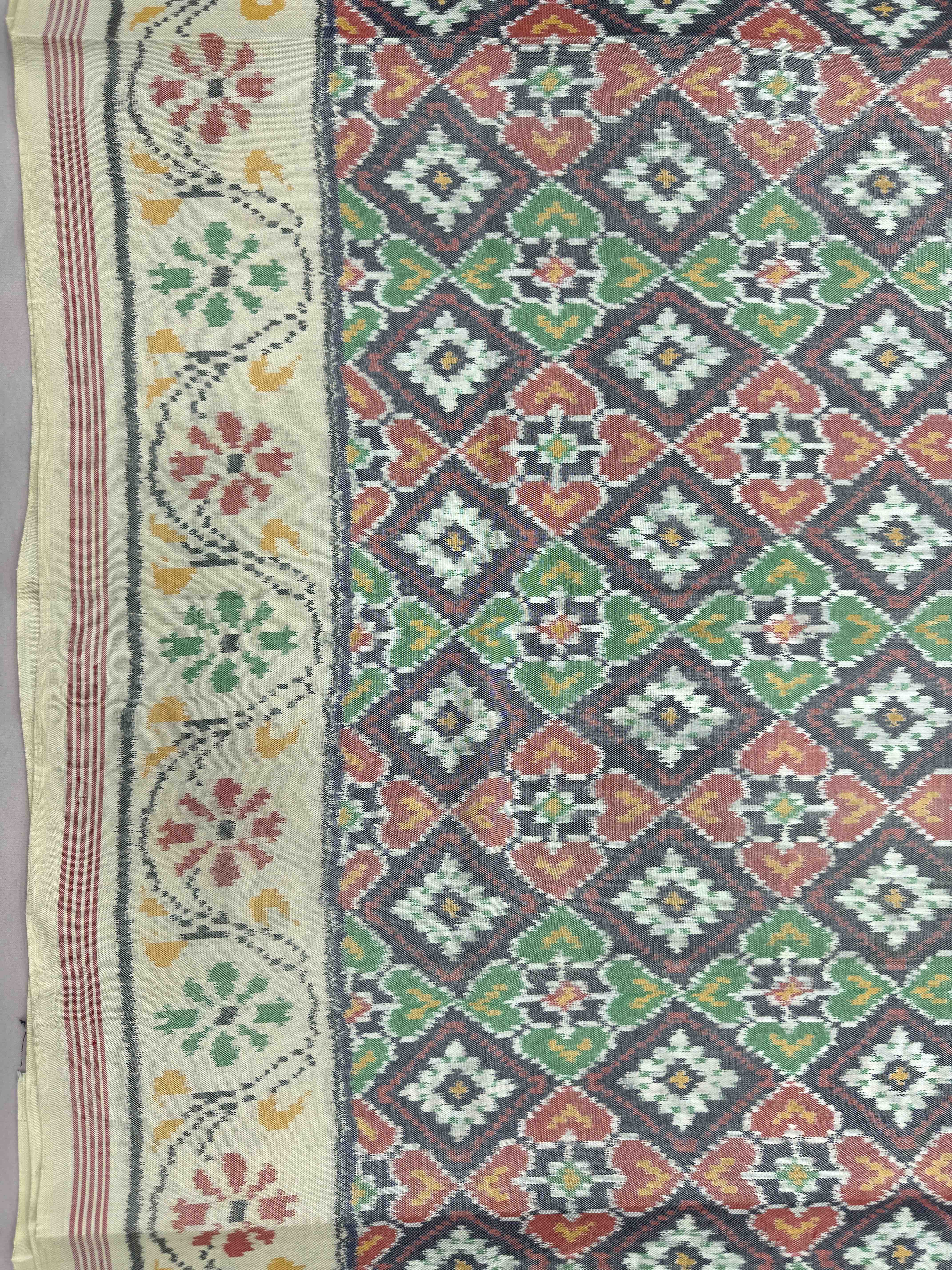 Yellowish White Panchanda Single Ikat Patan Patola Saree