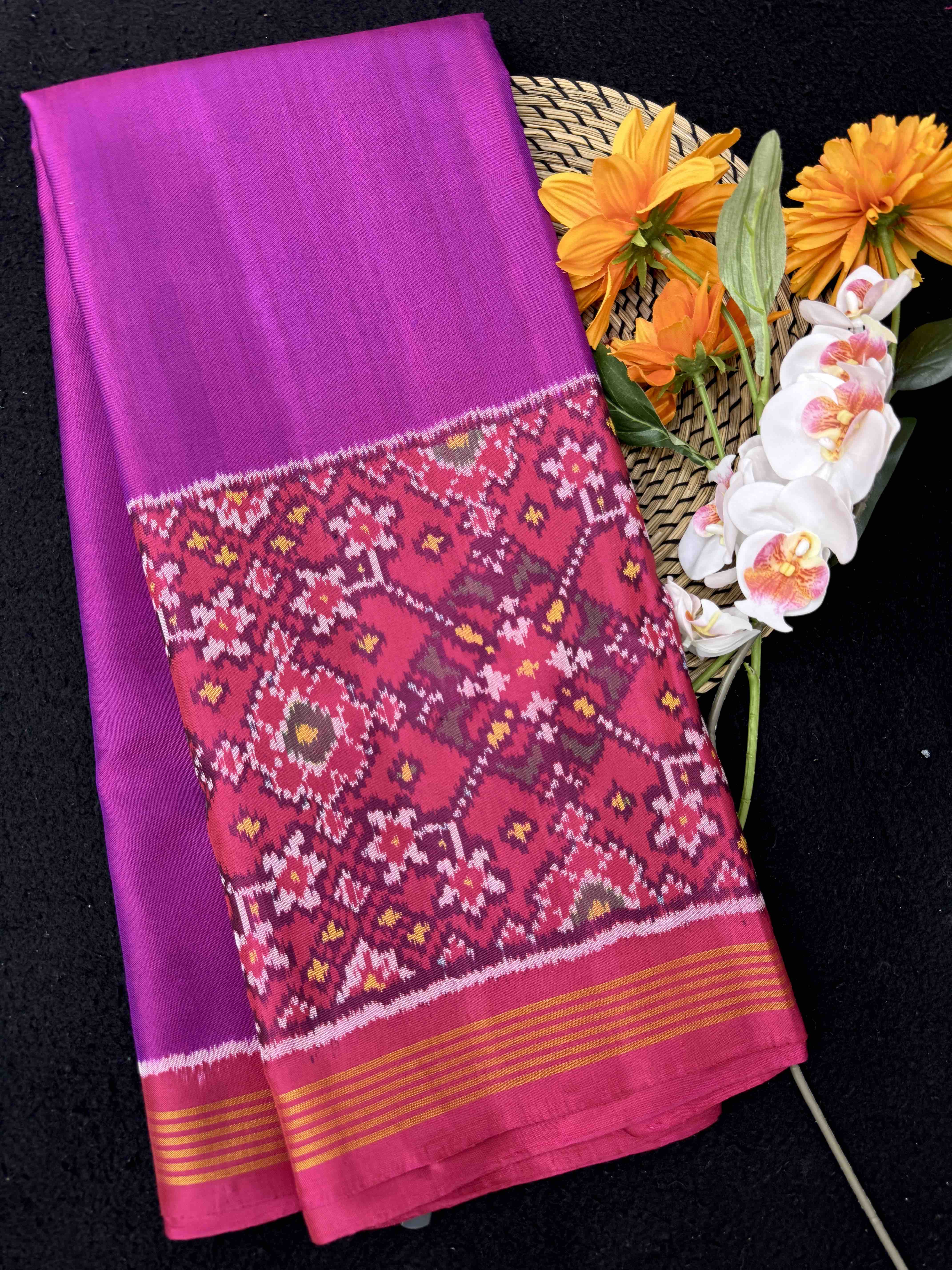 Pink & Purple Plain with Navratan Scut Border Single Ikat Patan Patola Saree