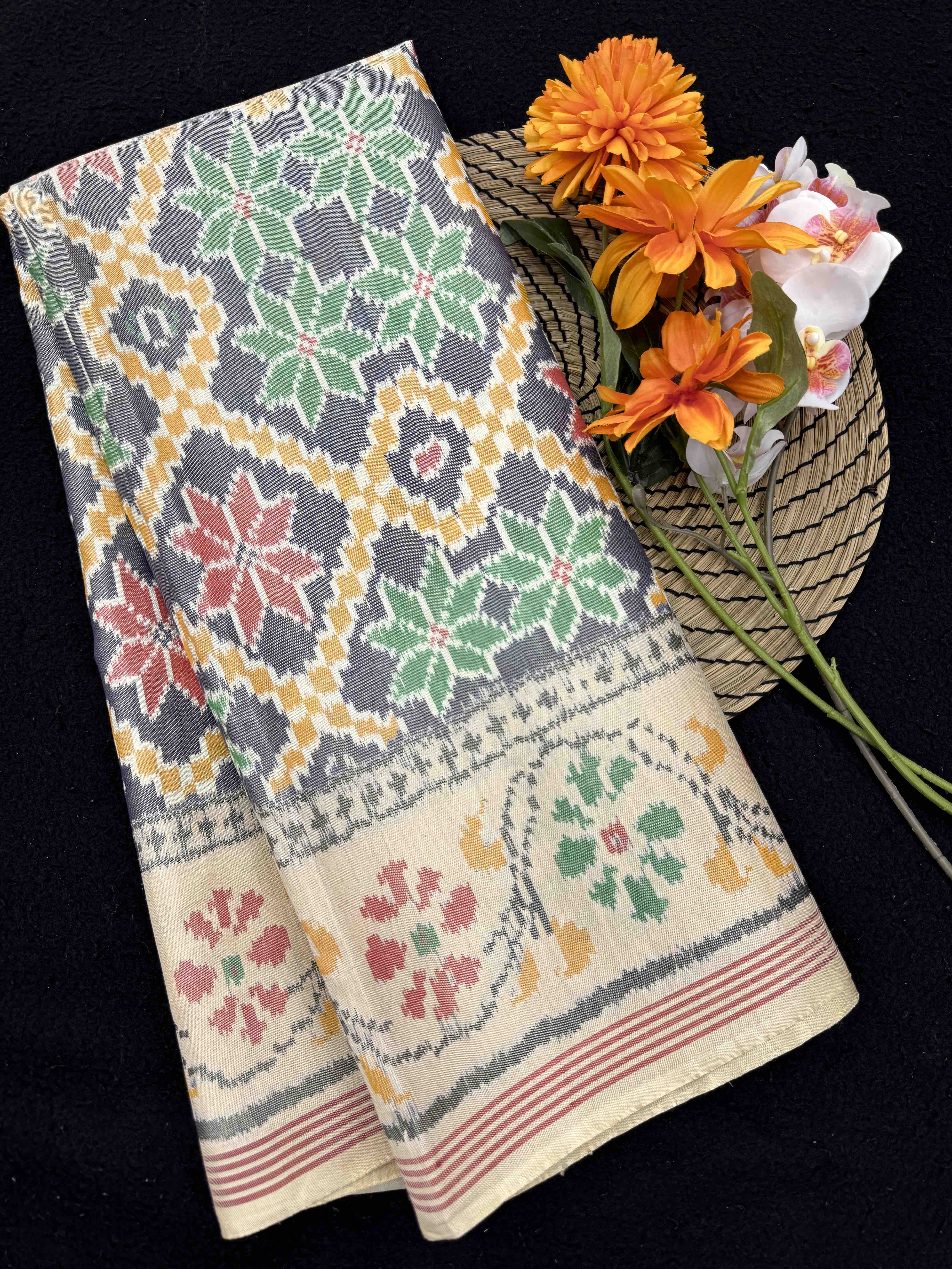 Off White & Grey Fancy Flower Single Ikat Patan Patola Saree